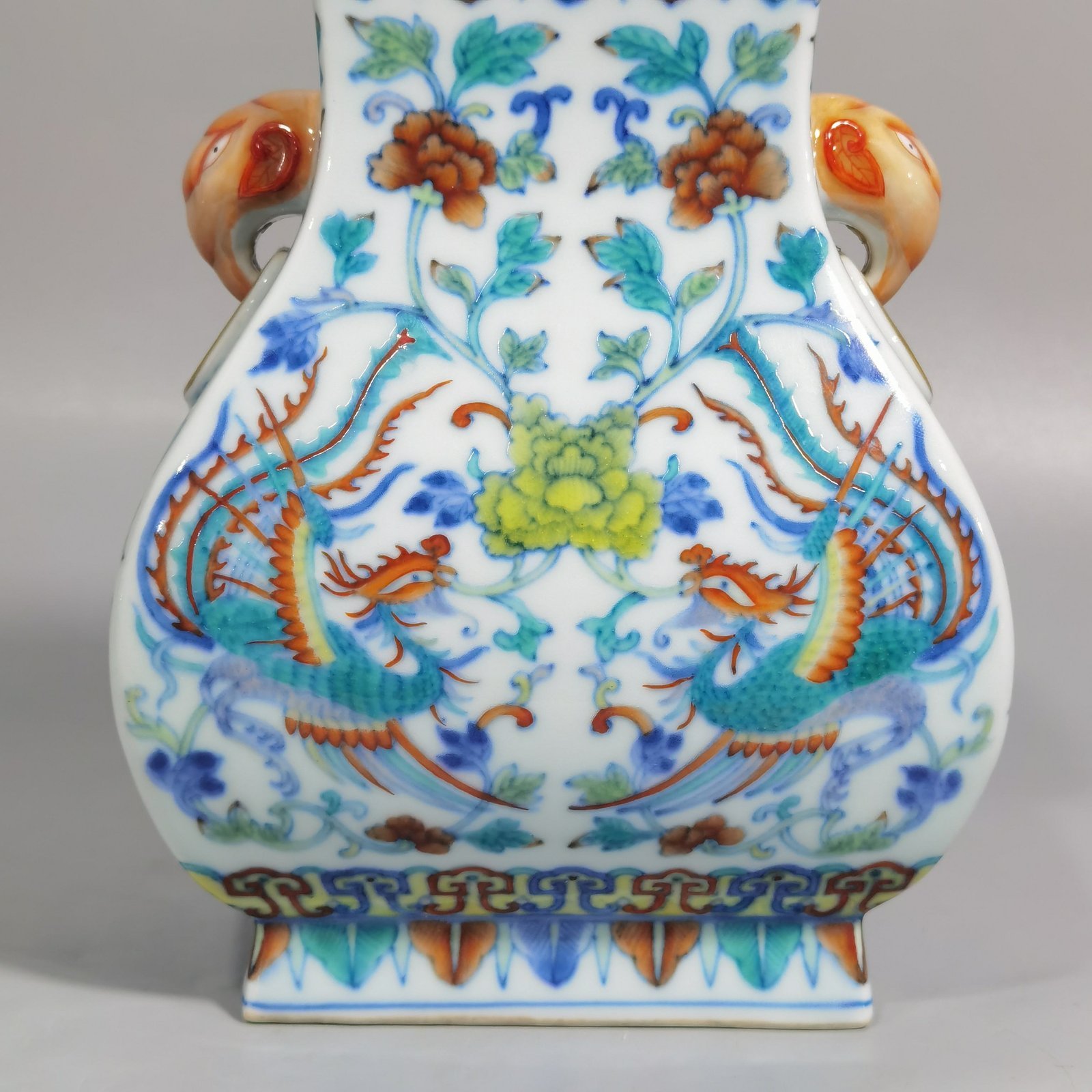 Qing Dynasty Qianlong blue and white Doucai phoenix with peony pattern and elephant ear square silk