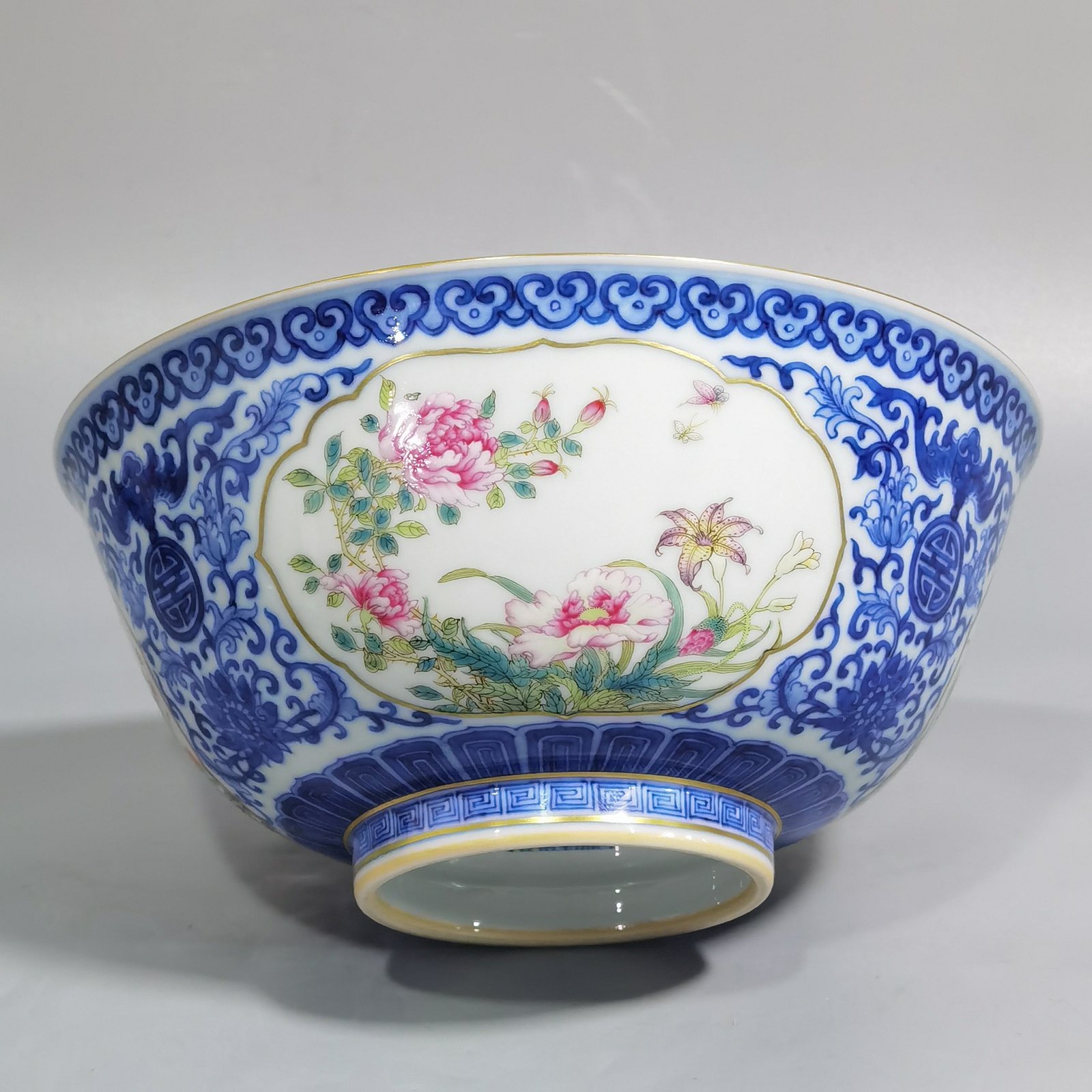Qing Dynasty Qianlong blue and white longevity and longevity branches windowed pastel flower pattern bowl