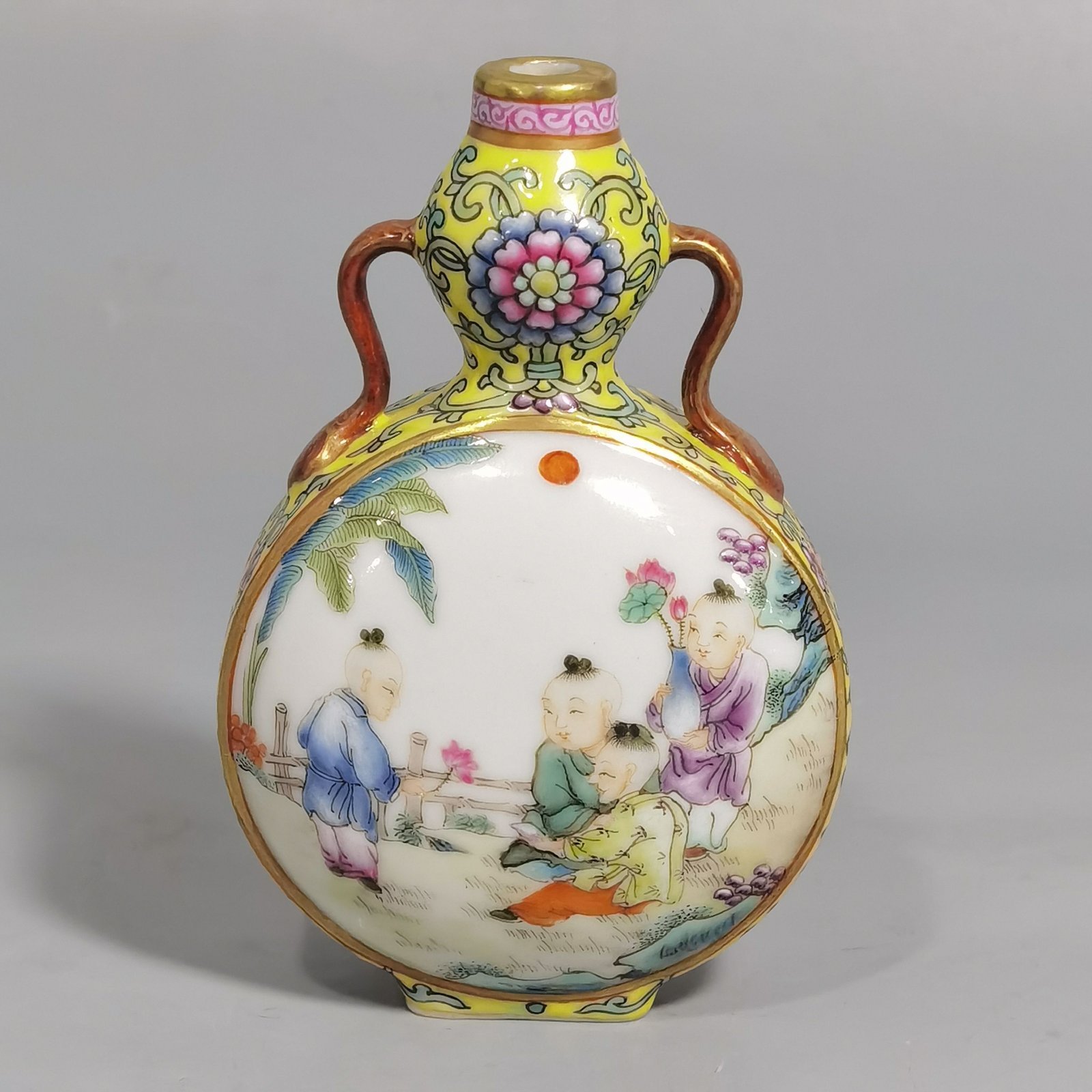 Qing Dynasty Qianlong yellow ground pastel picture of a baby playing with an open window small gourd vase