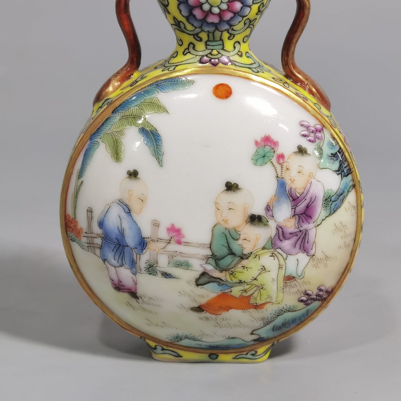 Qing Dynasty Qianlong yellow ground pastel picture of a baby playing with an open window small gourd vase