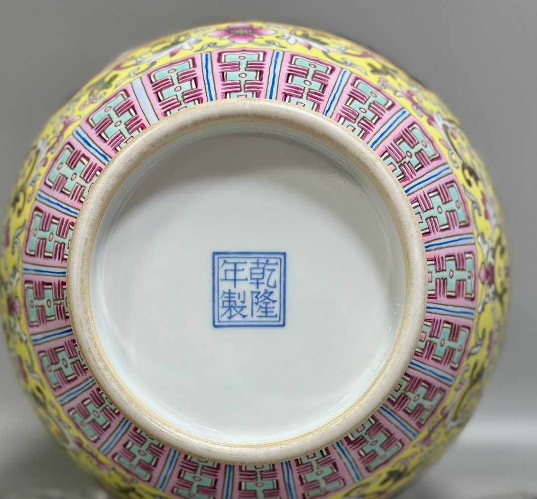 Qing Dynasty Qianlong Pastel yellow ground window character story lantern vase