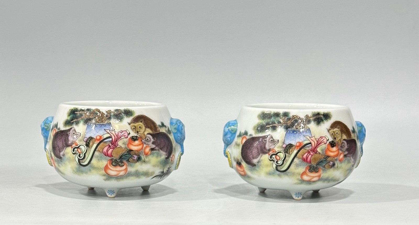 Qing Dynasty Qianlong Enamel painting with three legs and two ears washed
