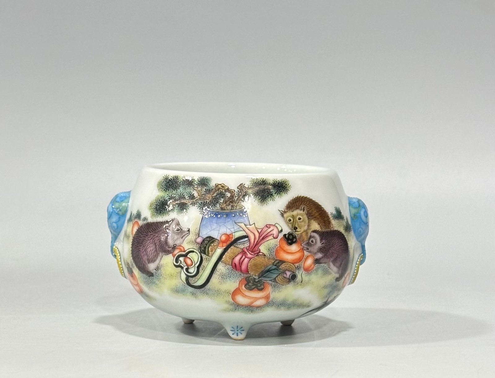 Qing Dynasty Qianlong Enamel painting with three legs and two ears washed