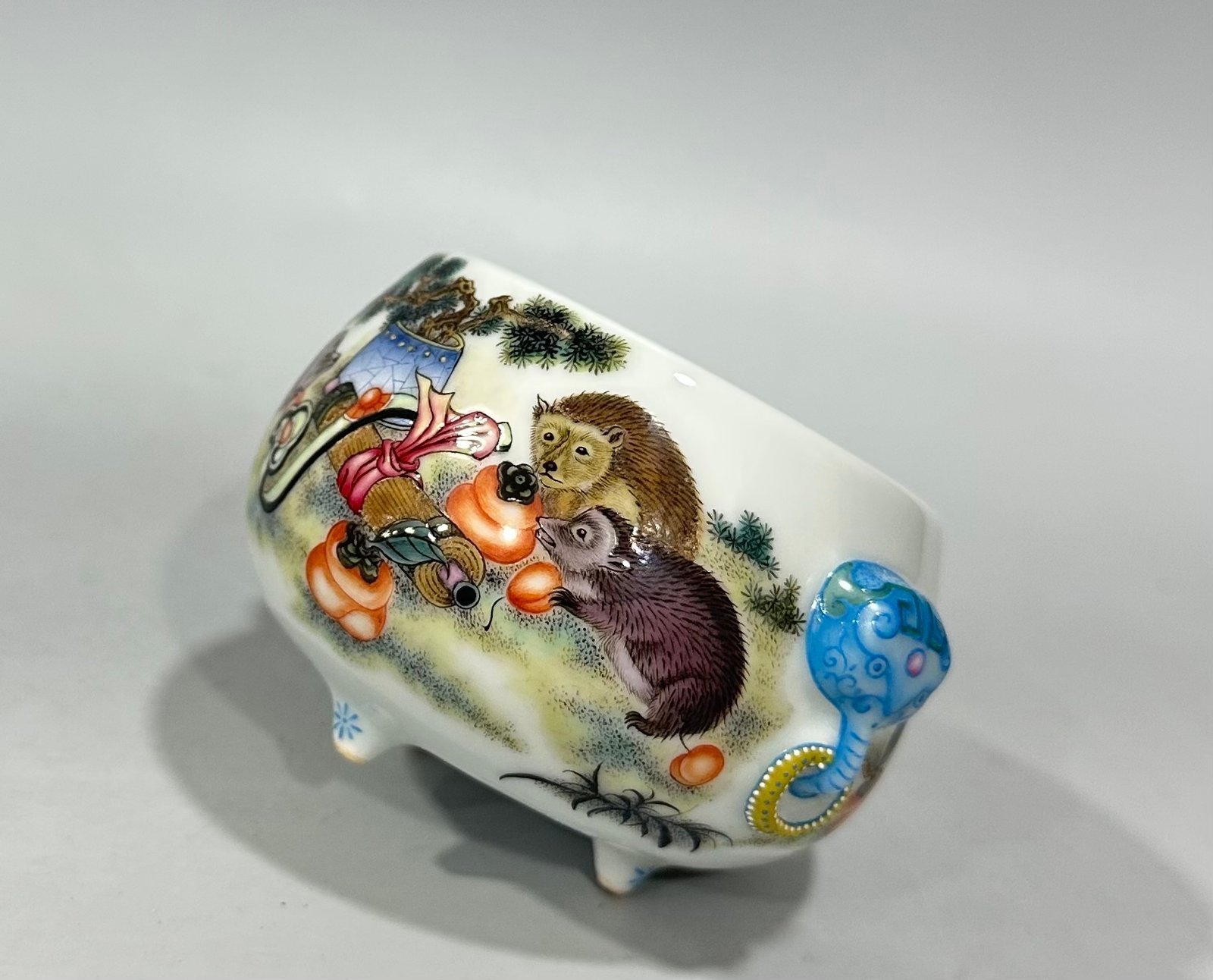 Qing Dynasty Qianlong Enamel painting with three legs and two ears washed