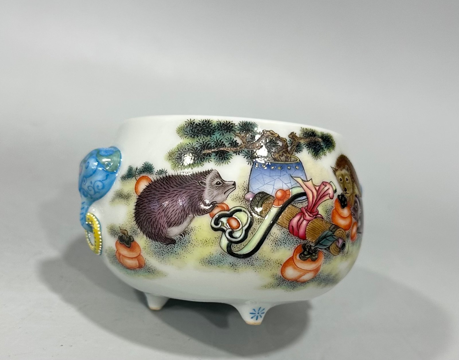 Qing Dynasty Qianlong Enamel painting with three legs and two ears washed