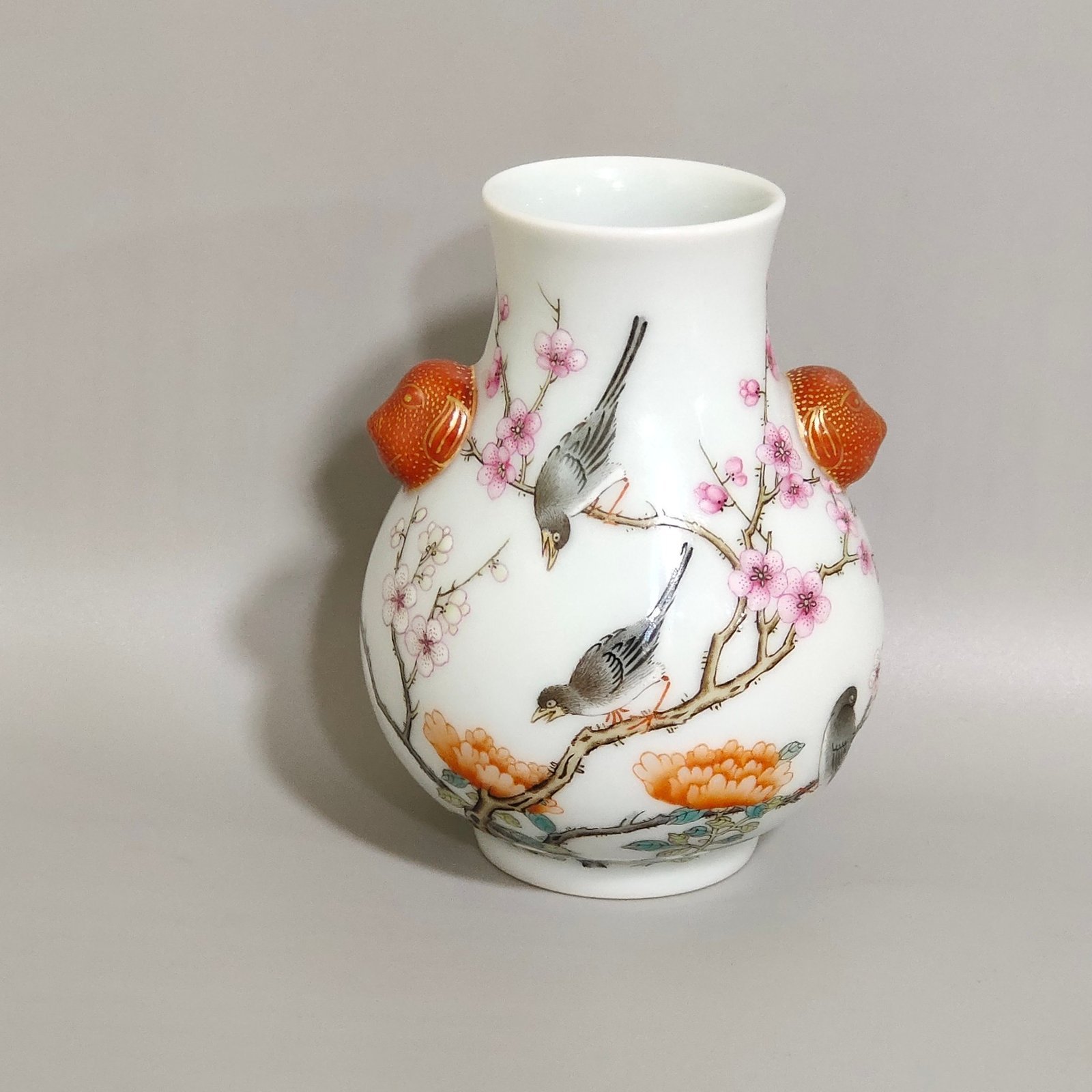 Qing Dynasty Qianlong Xi Shang Mei tip amphora