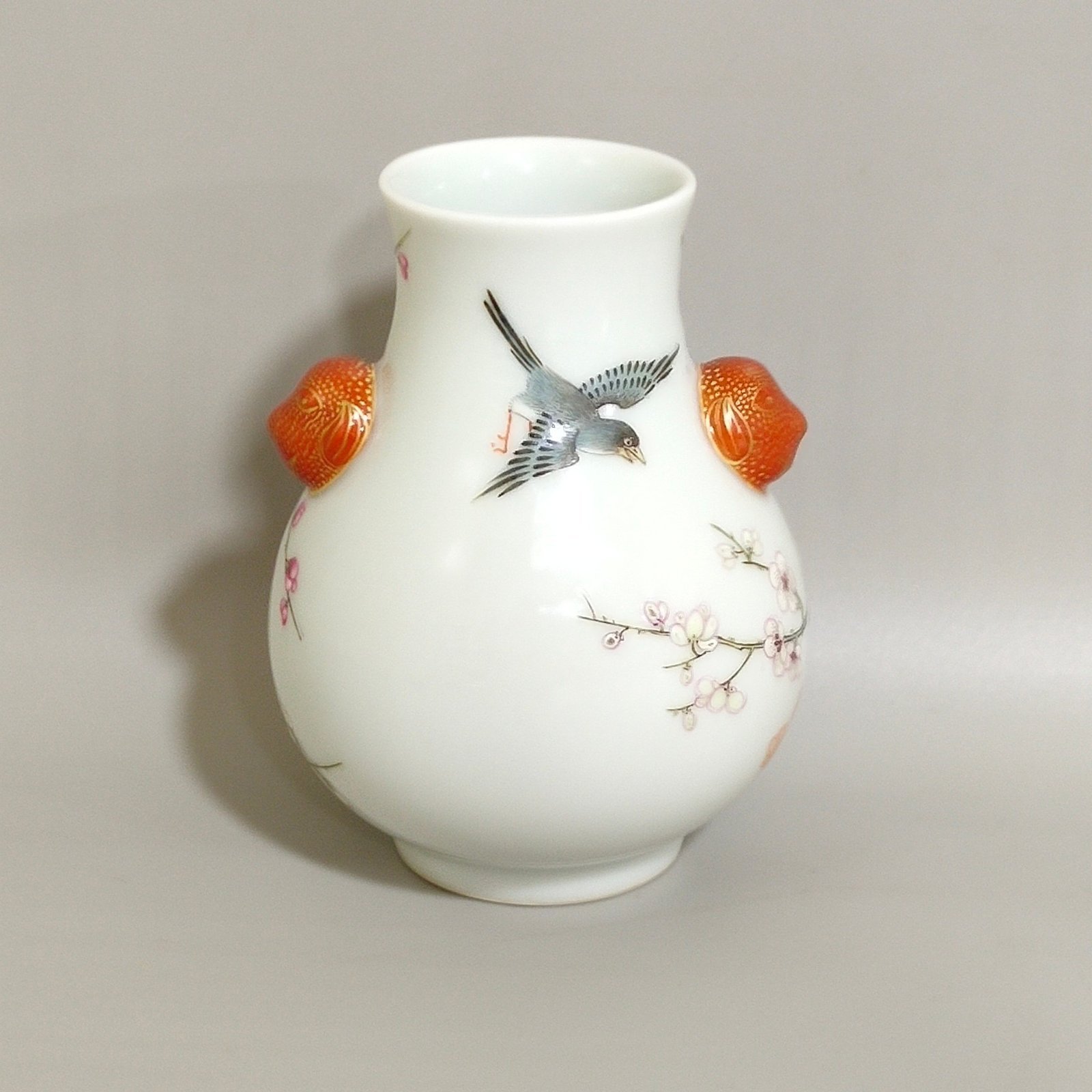Qing Dynasty Qianlong Xi Shang Mei tip amphora