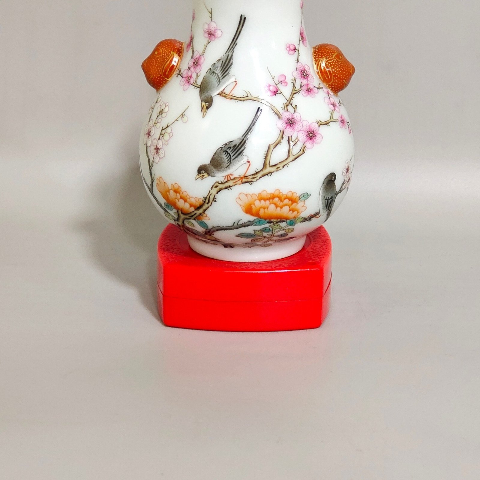 Qing Dynasty Qianlong Xi Shang Mei tip amphora