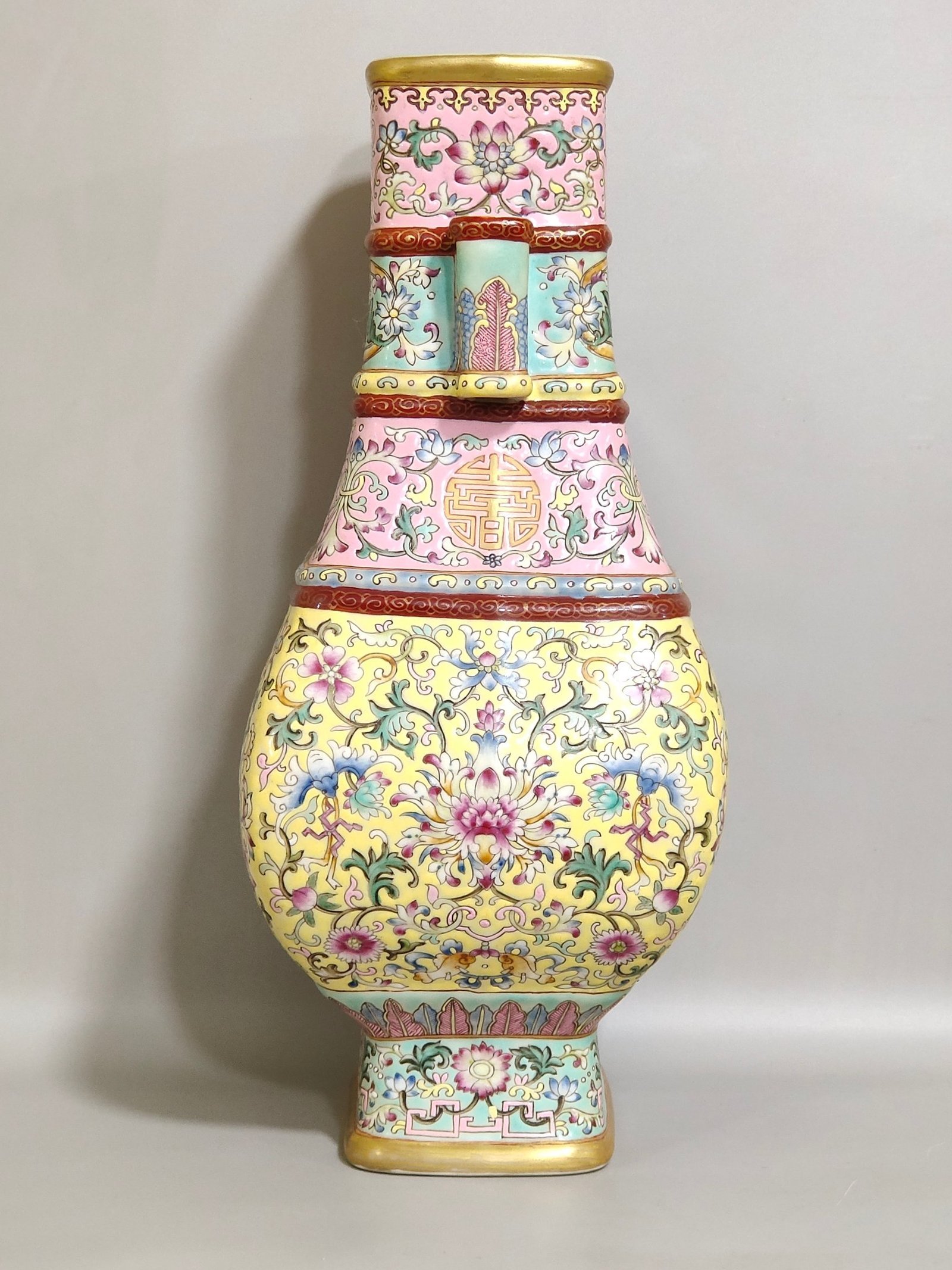 Qing Dynasty Qianlong Baoxianghua Fushou and Shouquan square ear vase