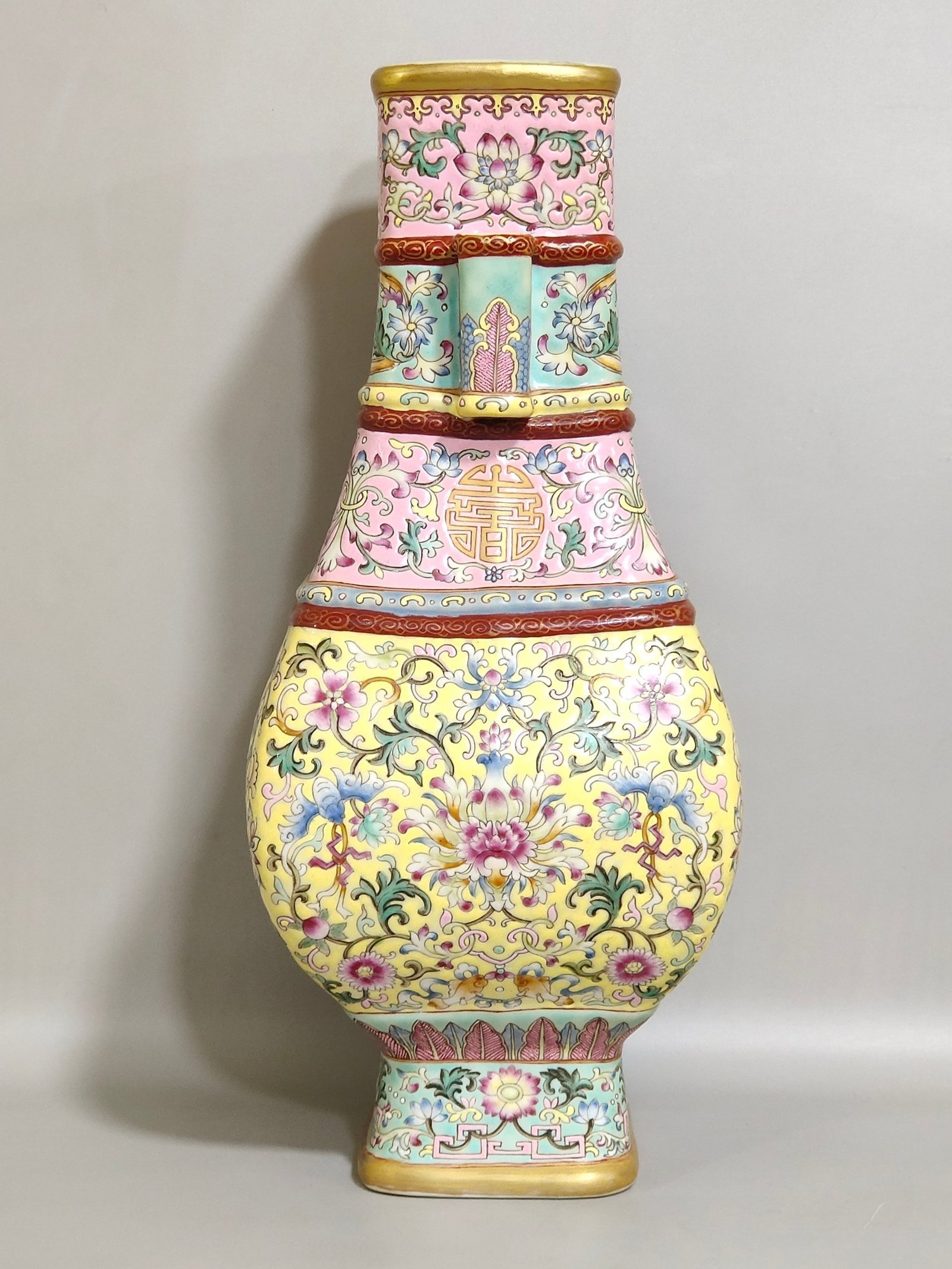 Qing Dynasty Qianlong Baoxianghua Fushou and Shouquan square ear vase