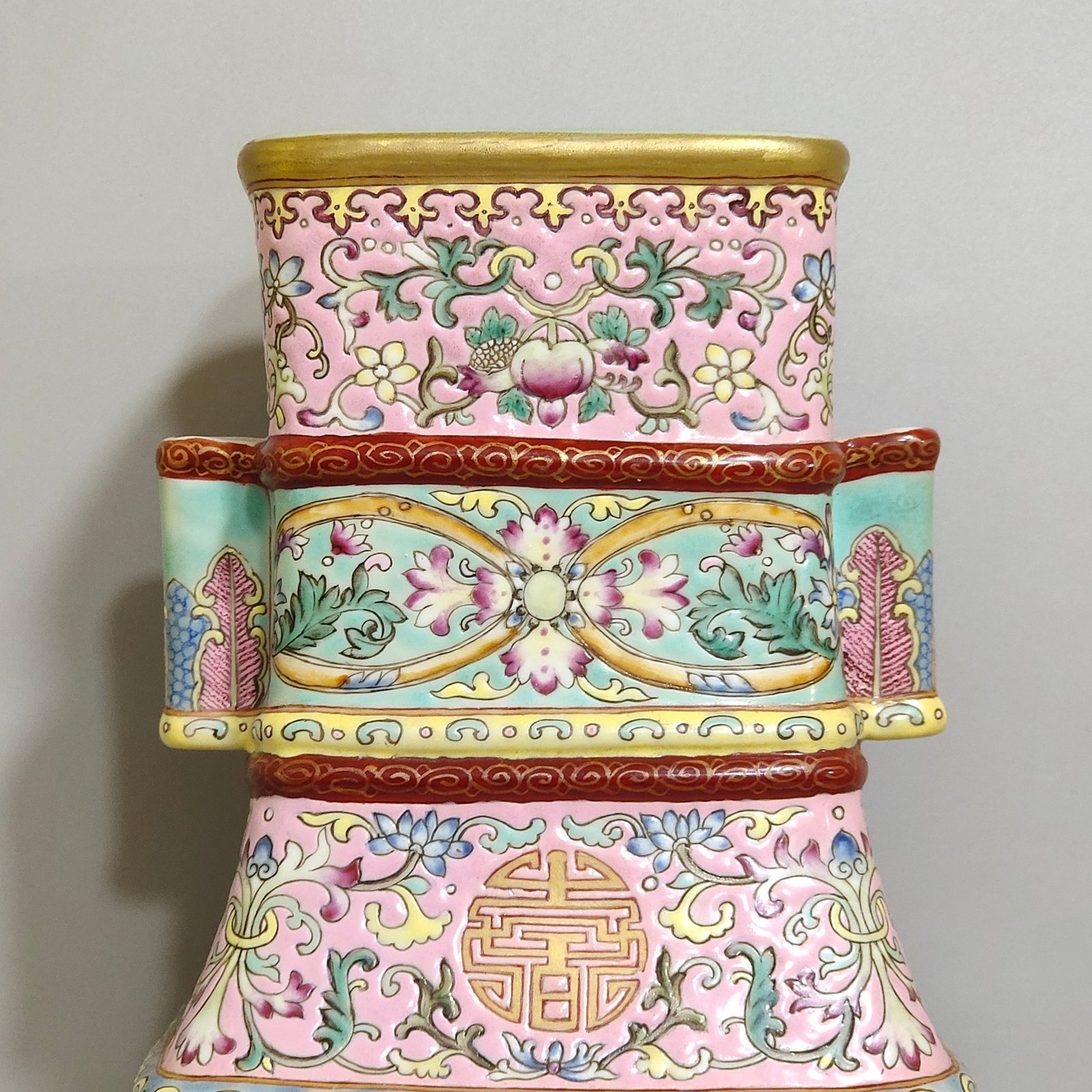 Qing Dynasty Qianlong Baoxianghua Fushou and Shouquan square ear vase