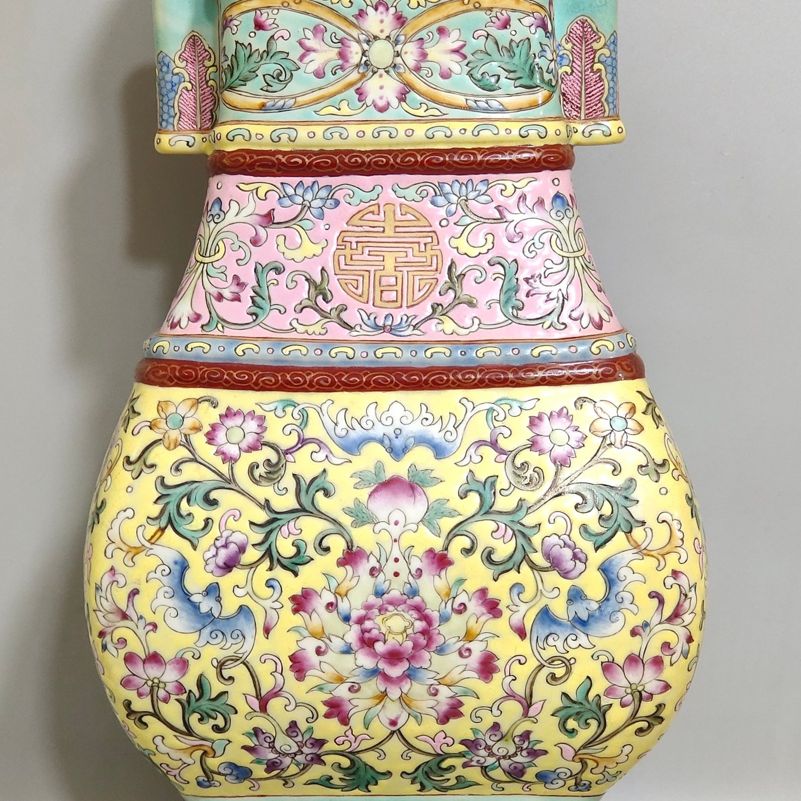 Qing Dynasty Qianlong Baoxianghua Fushou and Shouquan square ear vase