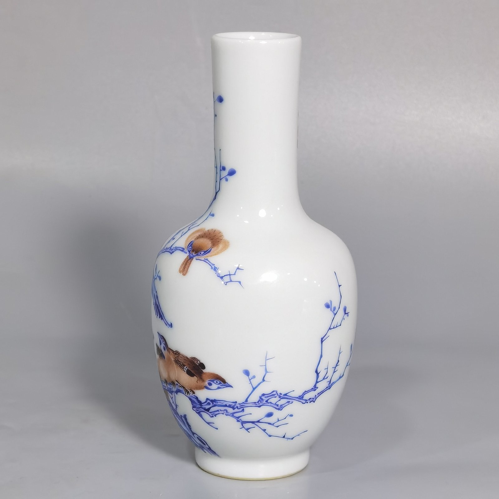 Qing Dynasty Qianlong year enamel vase with sparrow climbing branches