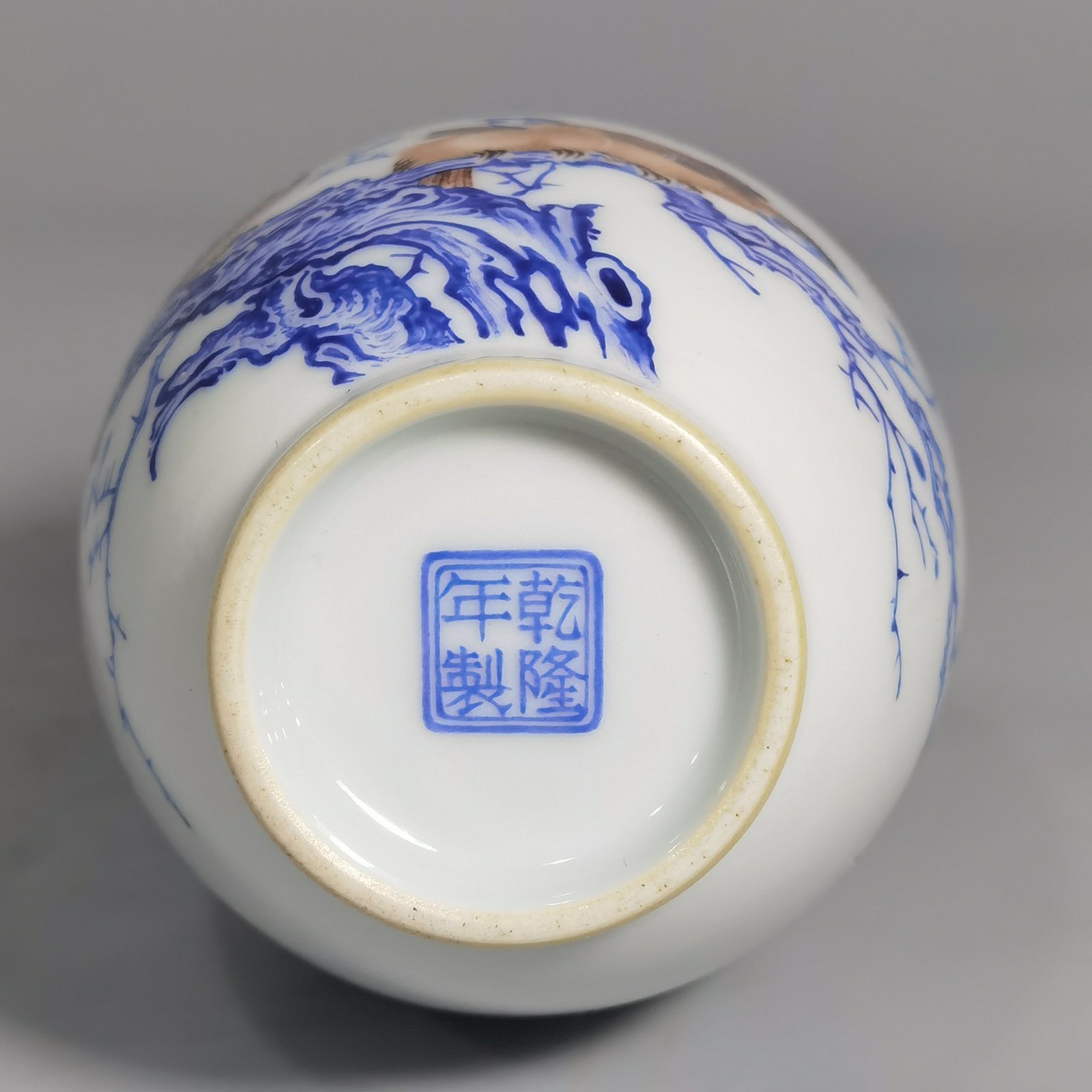 Qing Dynasty Qianlong year enamel vase with sparrow climbing branches