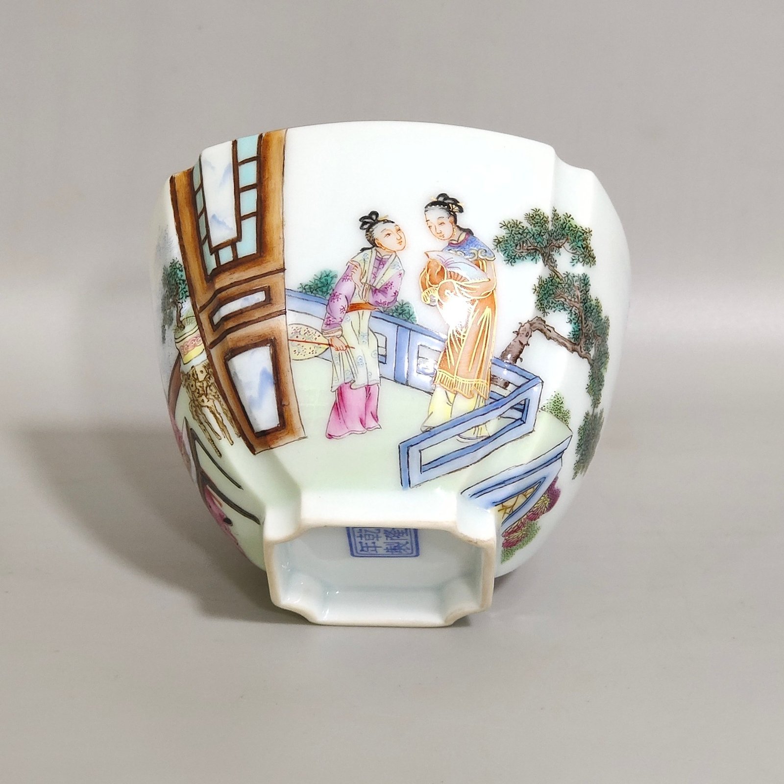Qing Dynasty Qianlong Year of the Story of the West Chamber Square Cup