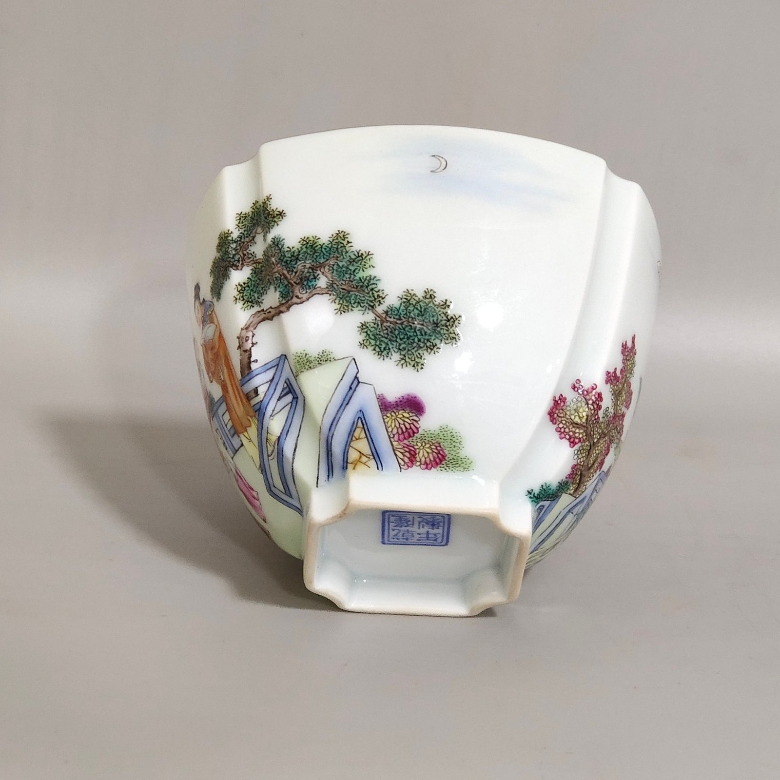 Qing Dynasty Qianlong Year of the Story of the West Chamber Square Cup