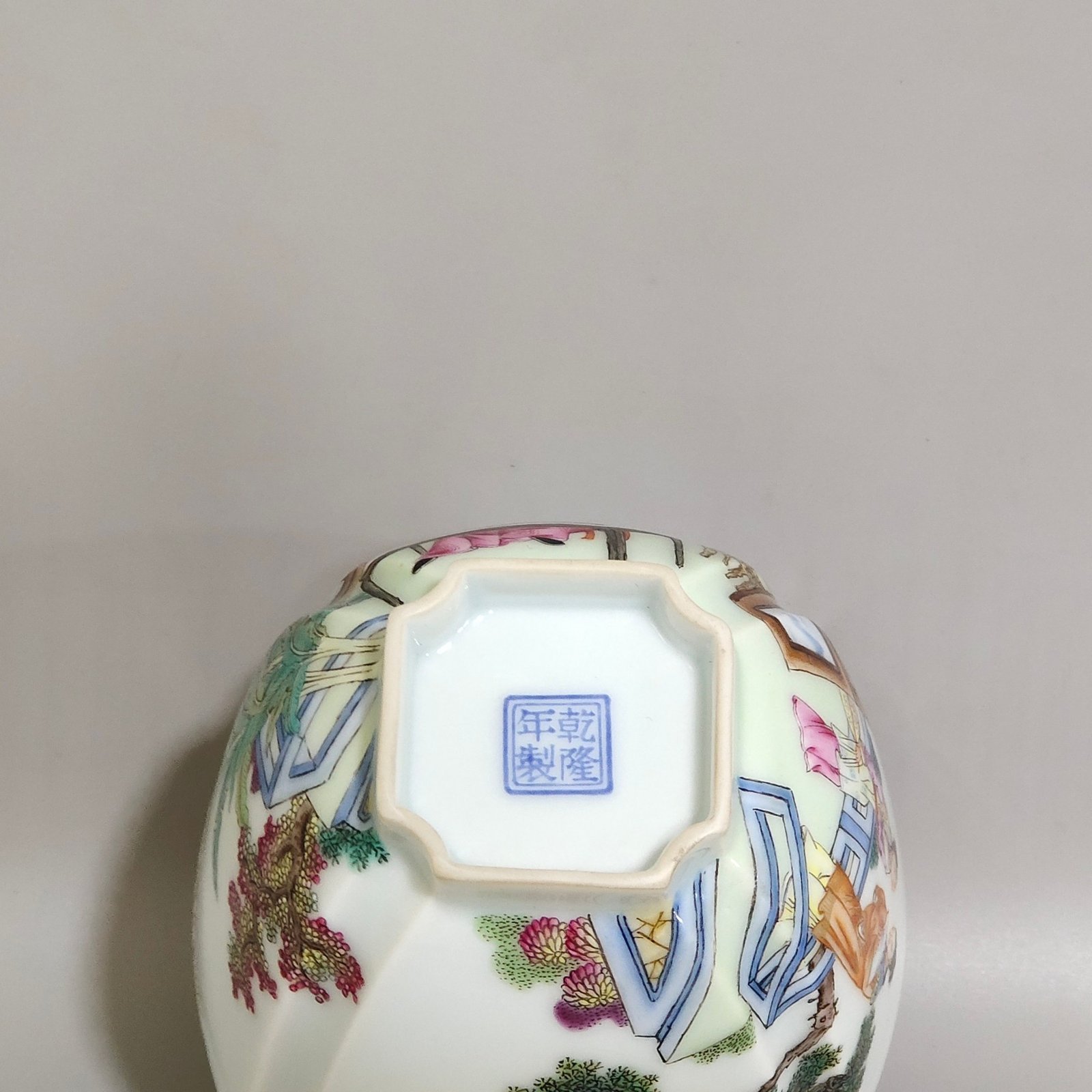 Qing Dynasty Qianlong Year of the Story of the West Chamber Square Cup