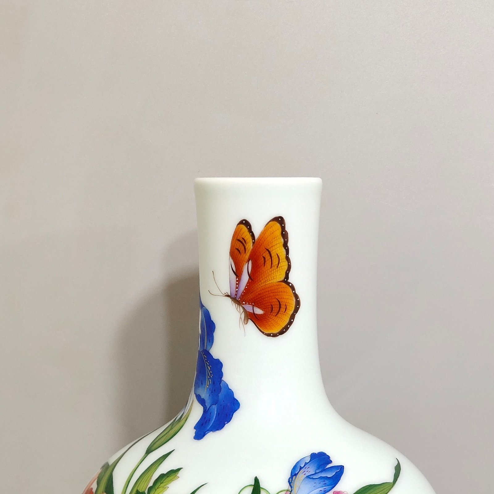 Qing Dynasty Qianlong enamel Lang Shining orchid poem celestial vase