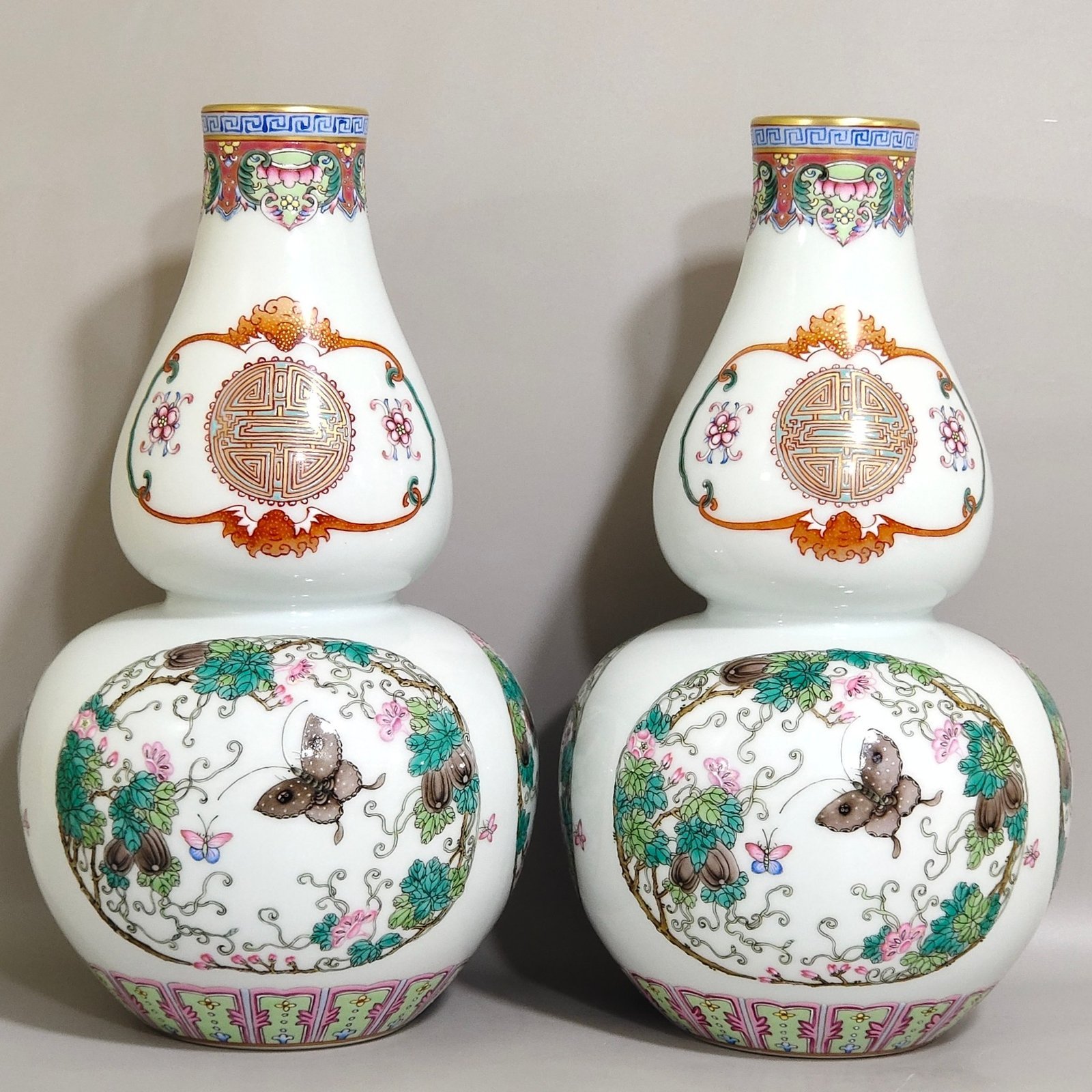 Qing Dynasty Qianlong ‘s lucky and longevity butterfly love flower gourd vase
