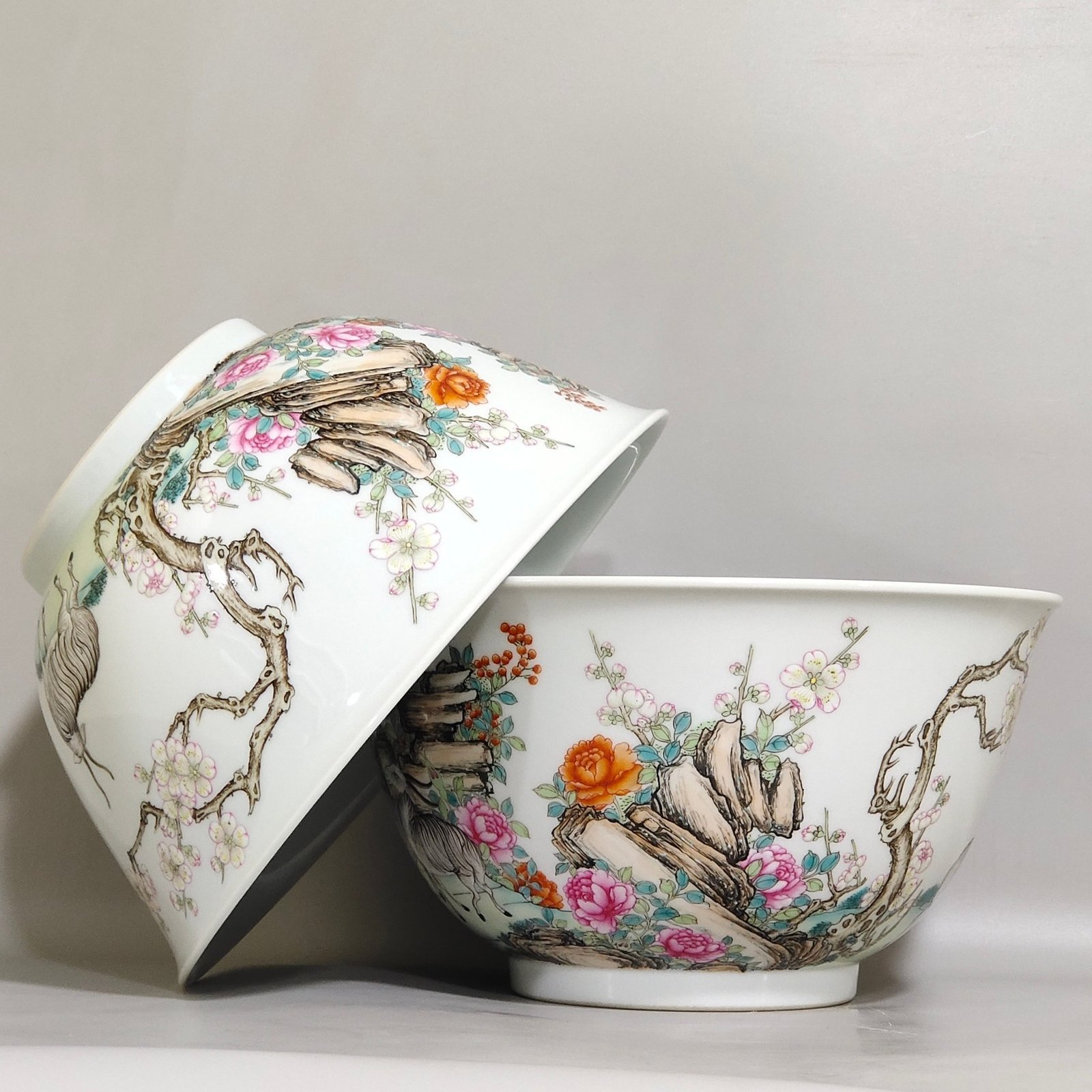 Qing Dynasty Qianlong pastel three-goat Kaitai large bowl