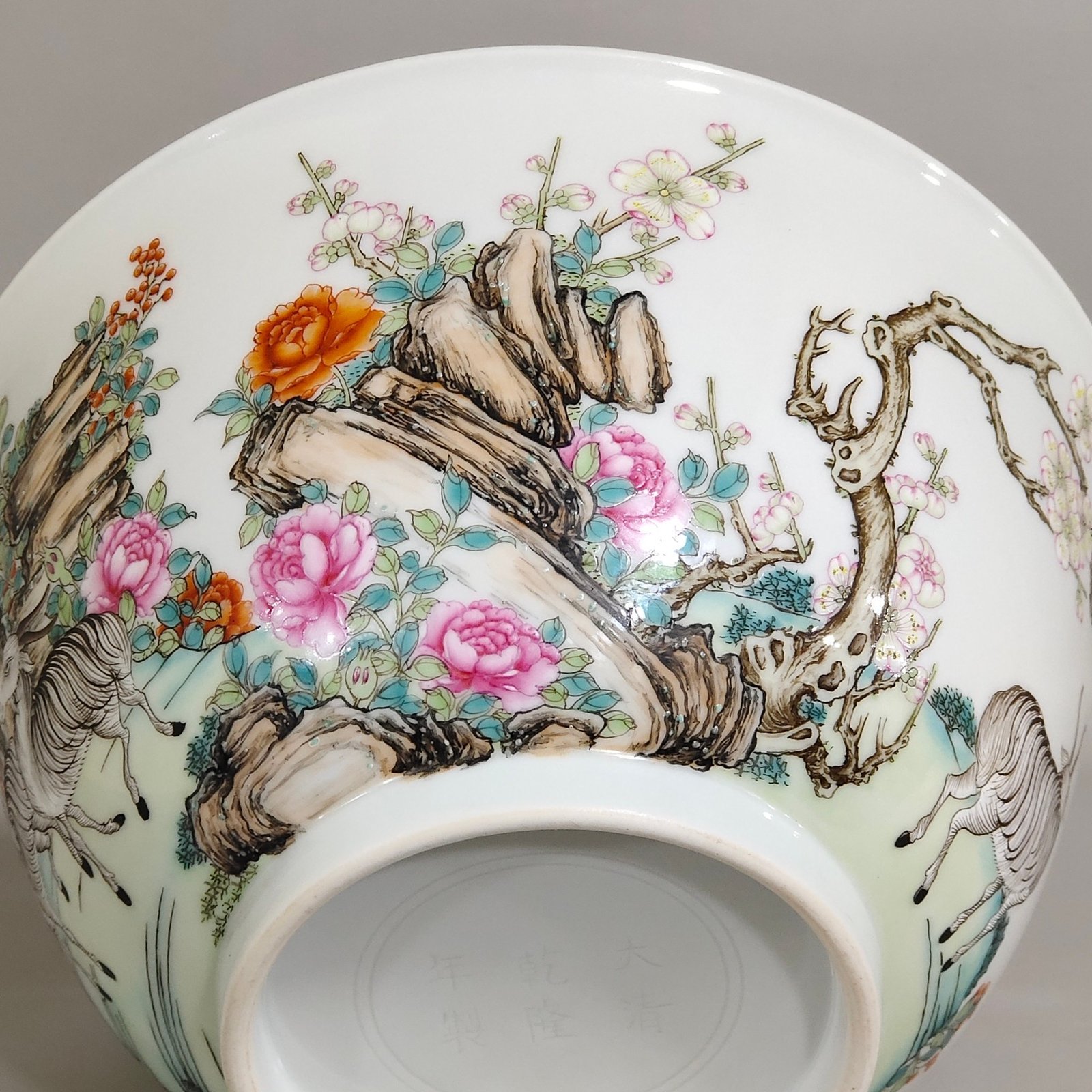 Qing Dynasty Qianlong pastel three-goat Kaitai large bowl