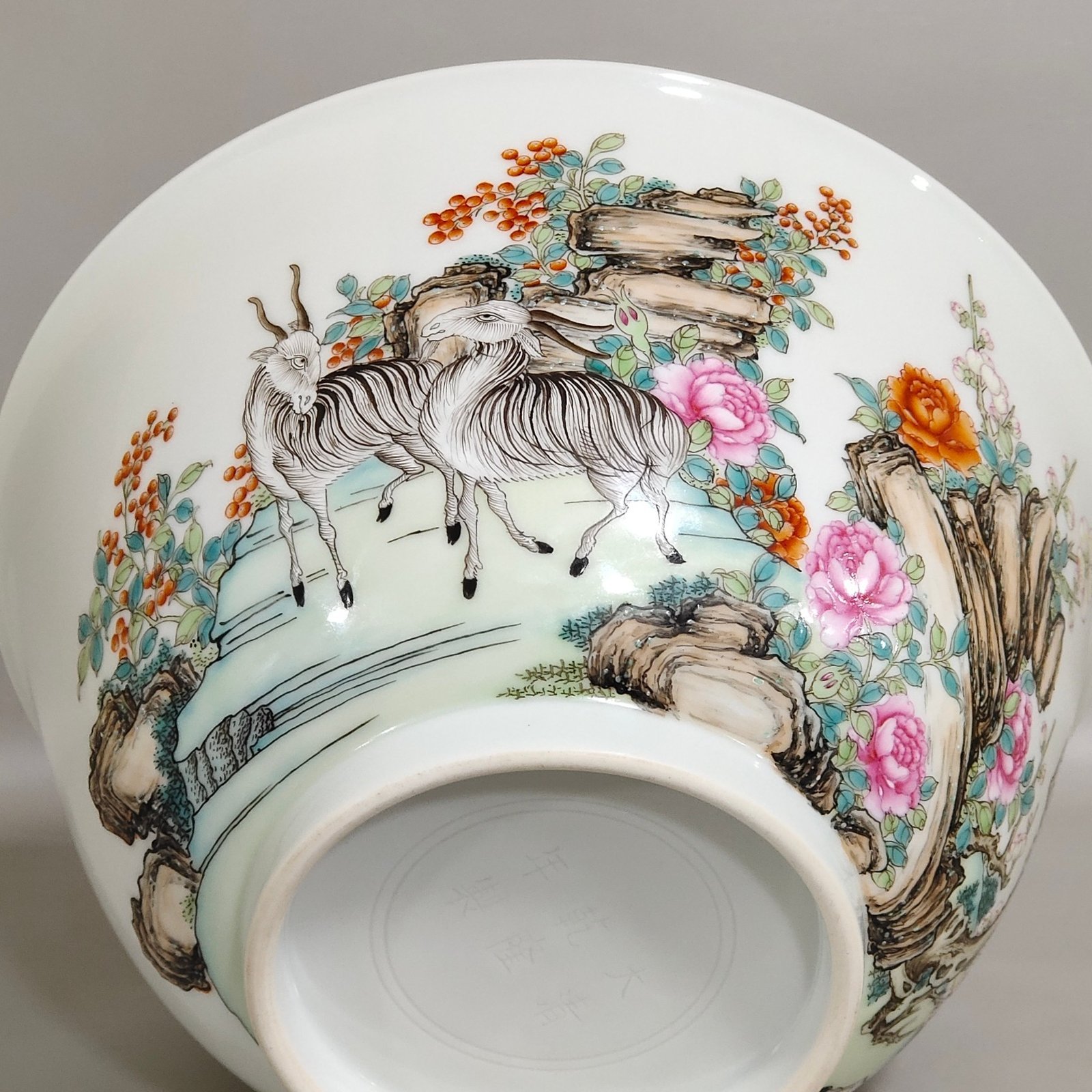 Qing Dynasty Qianlong pastel three-goat Kaitai large bowl