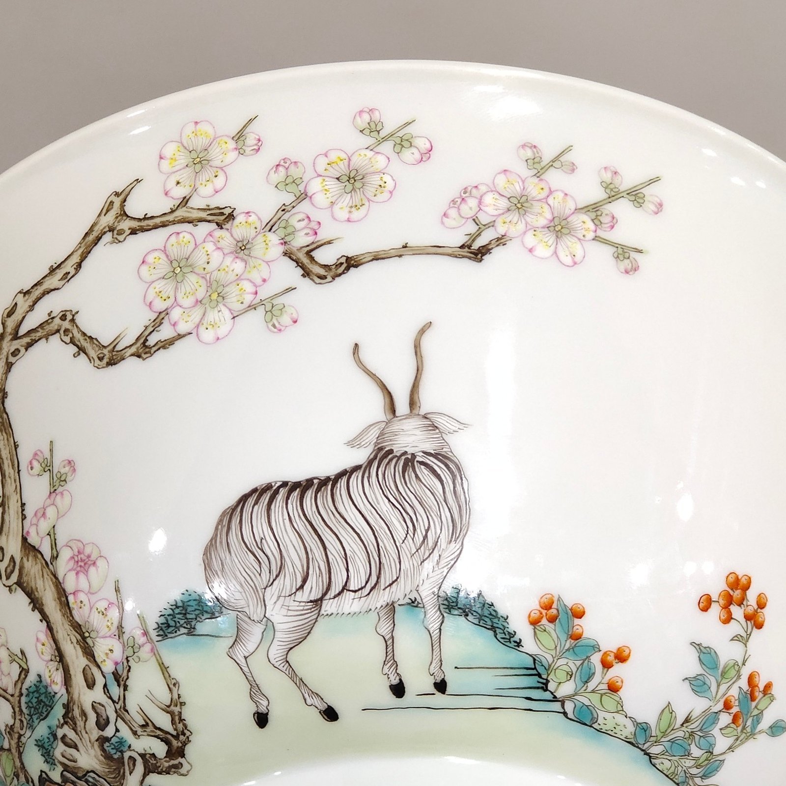 Qing Dynasty Qianlong pastel three-goat Kaitai large bowl