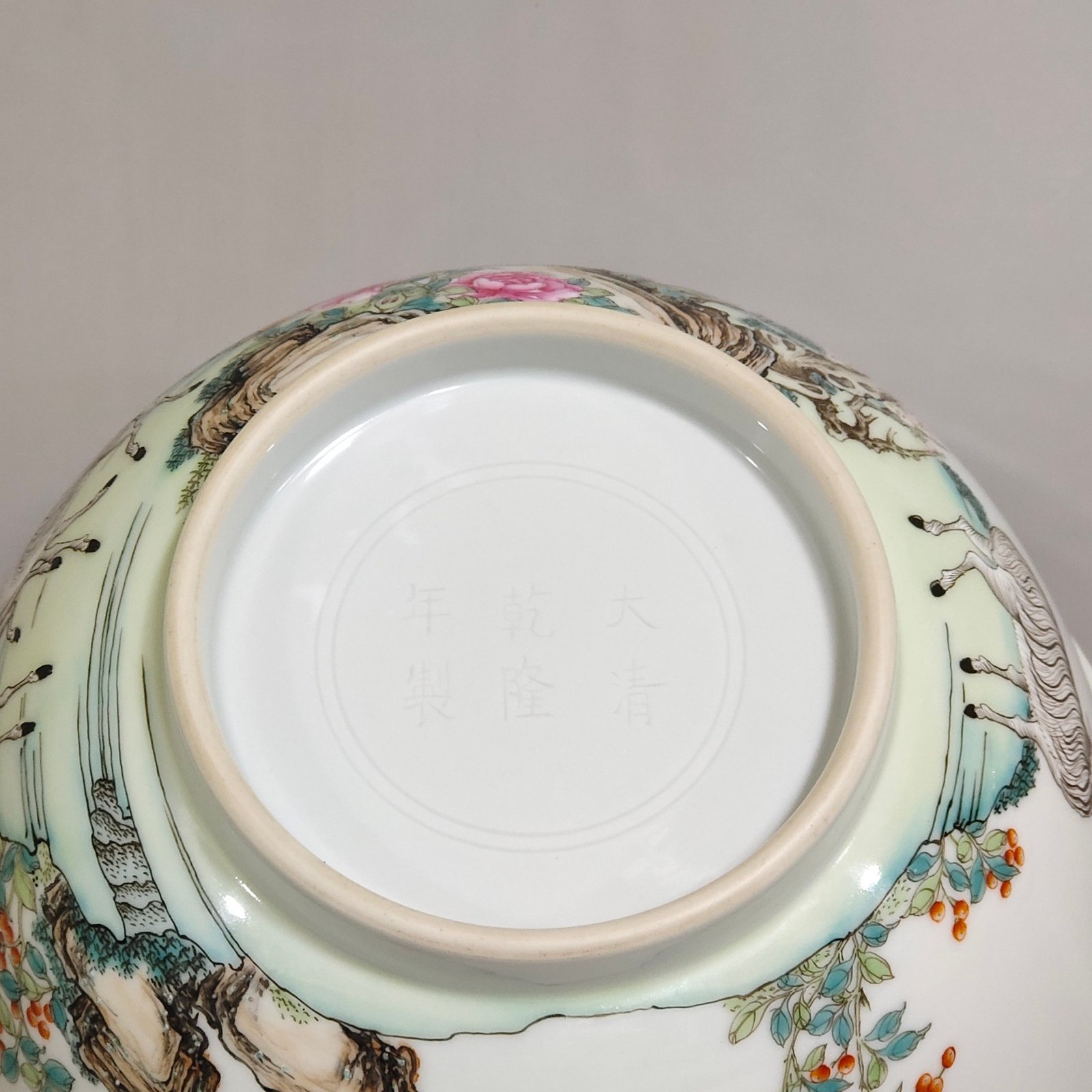 Qing Dynasty Qianlong pastel three-goat Kaitai large bowl