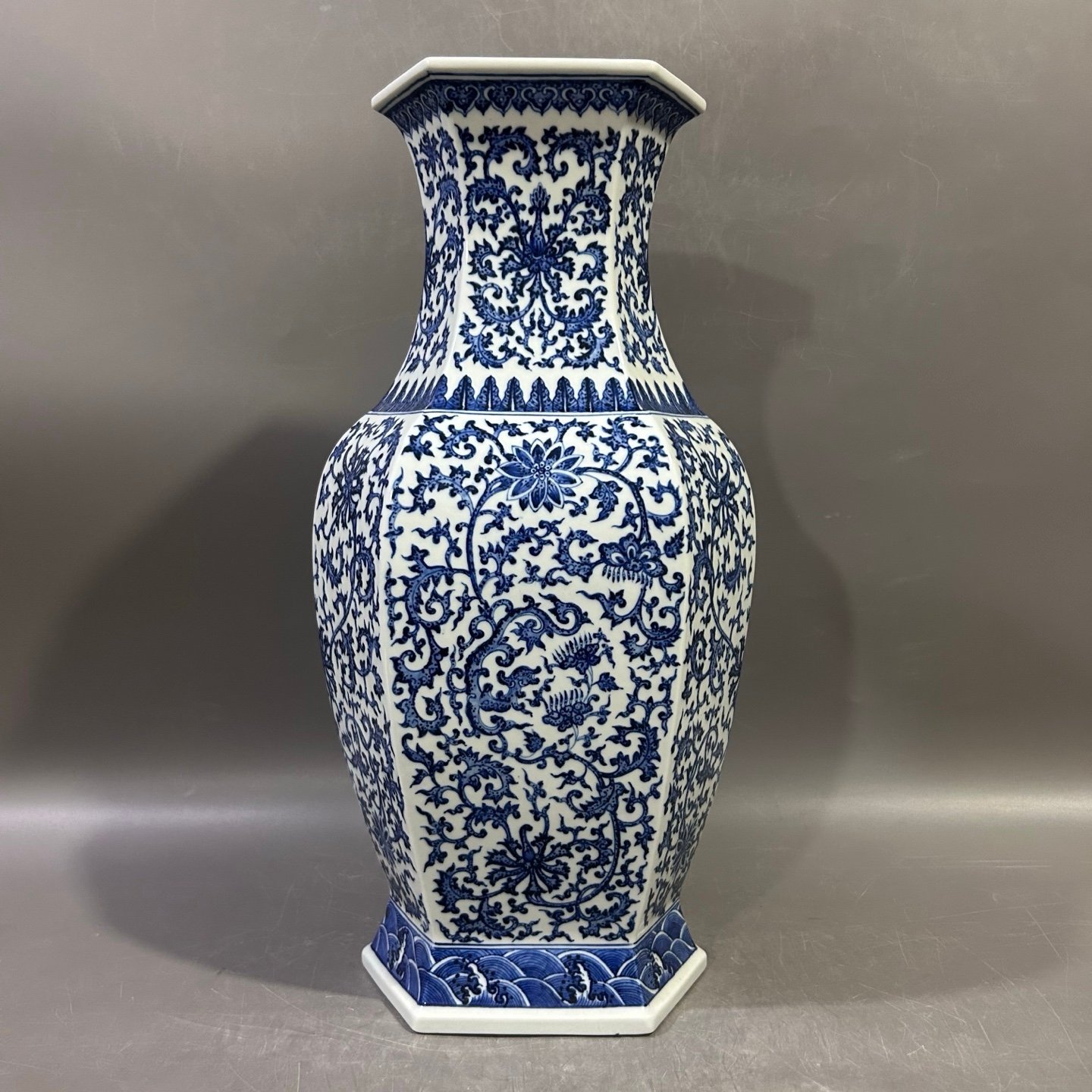 Qing Dynasty Qianlong blue and white lotus six-sided inlay Vase