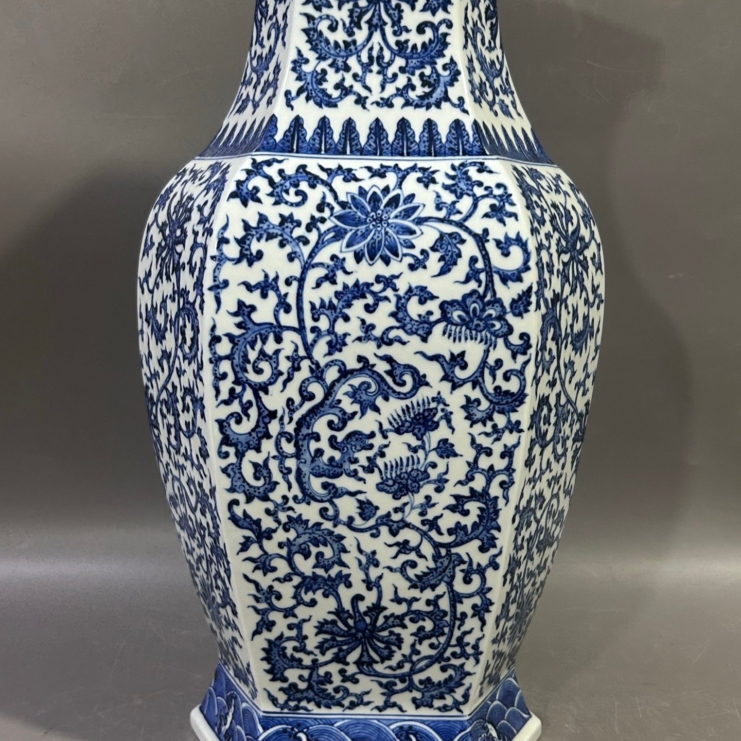 Qing Dynasty Qianlong blue and white lotus six-sided inlay Vase