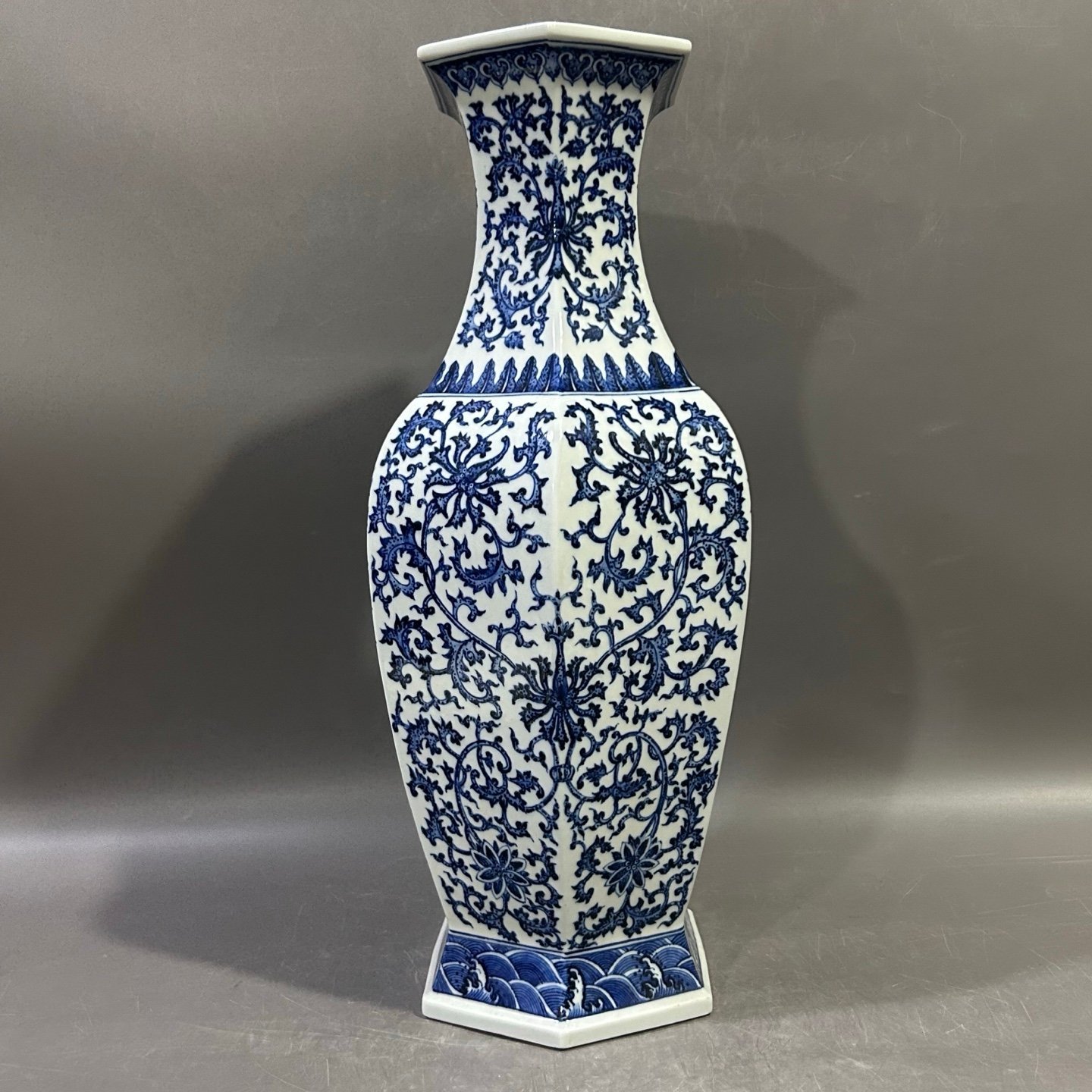 Qing Dynasty Qianlong blue and white lotus six-sided inlay Vase