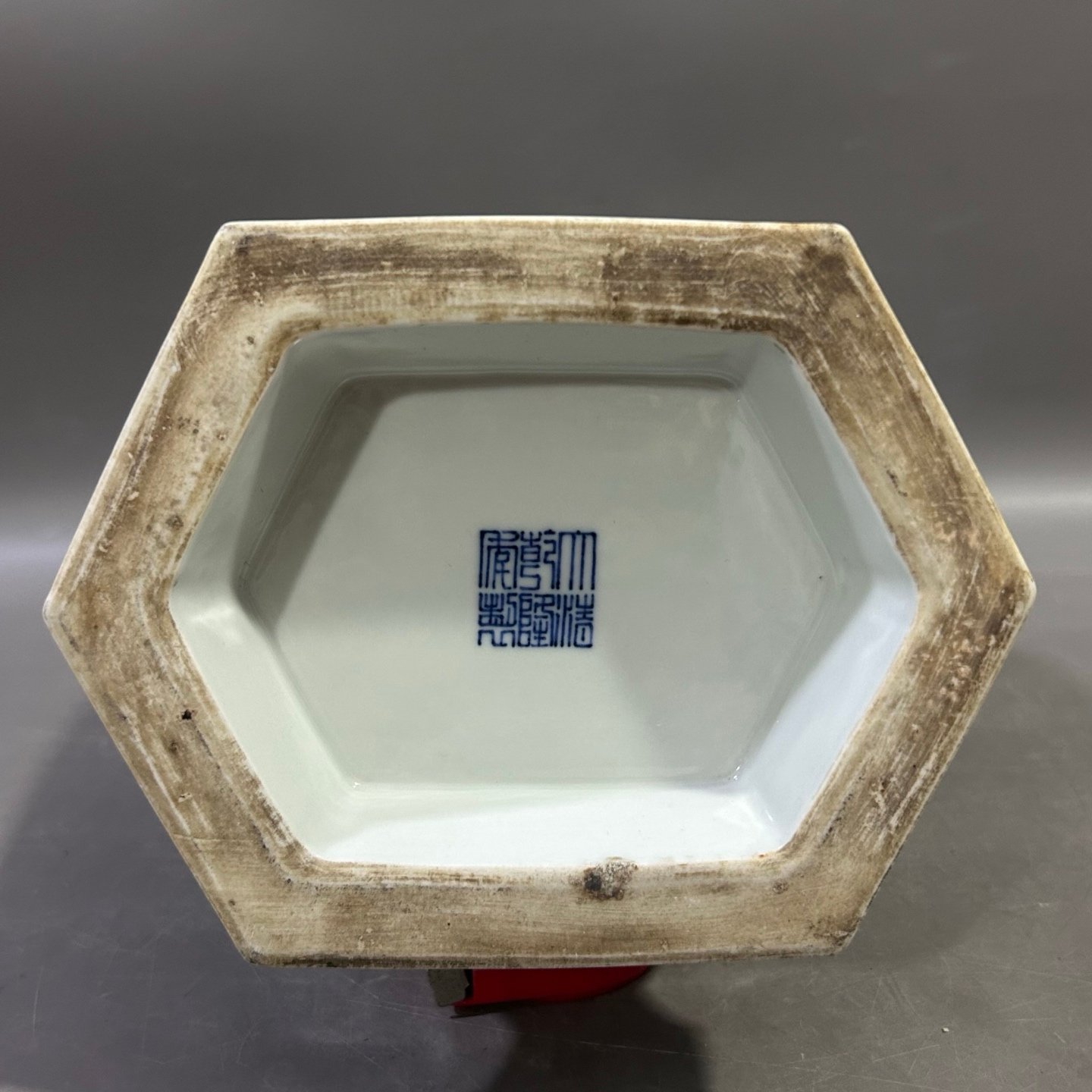 Qing Dynasty Qianlong blue and white lotus six-sided inlay Vase