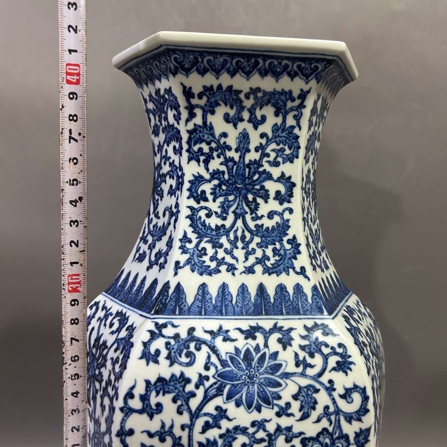 Qing Dynasty Qianlong blue and white lotus six-sided inlay Vase