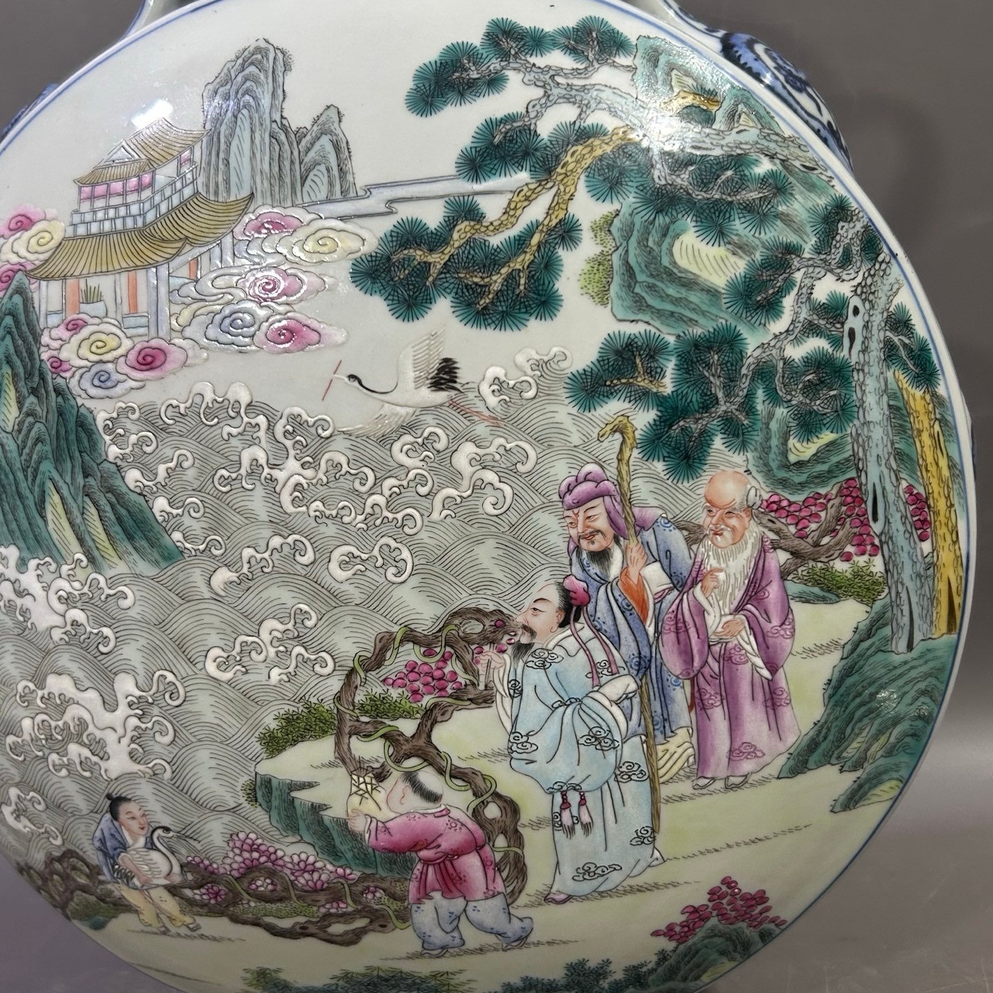 Qing Dynasty Qianlong blue and white lotus lotus pastel Eight Immortals holding the moon vase