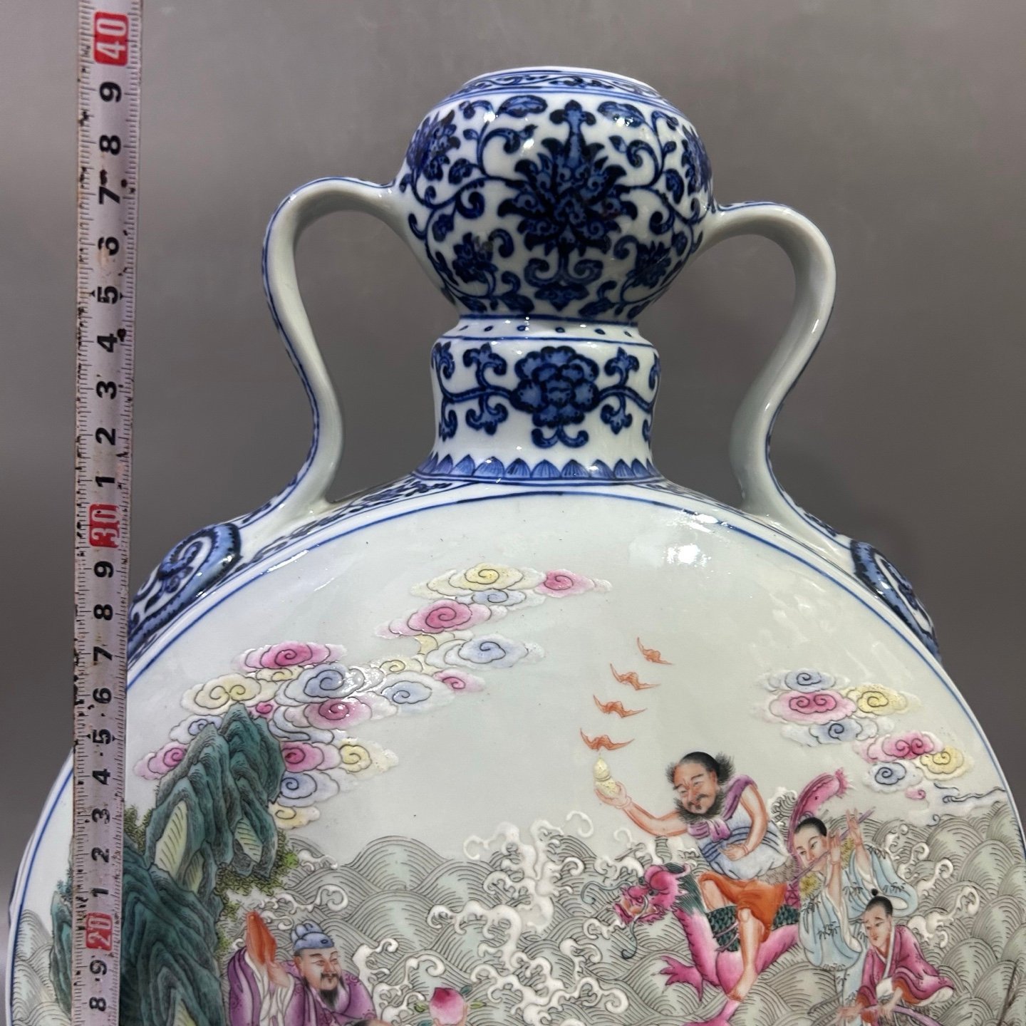 Qing Dynasty Qianlong blue and white lotus lotus pastel Eight Immortals holding the moon vase