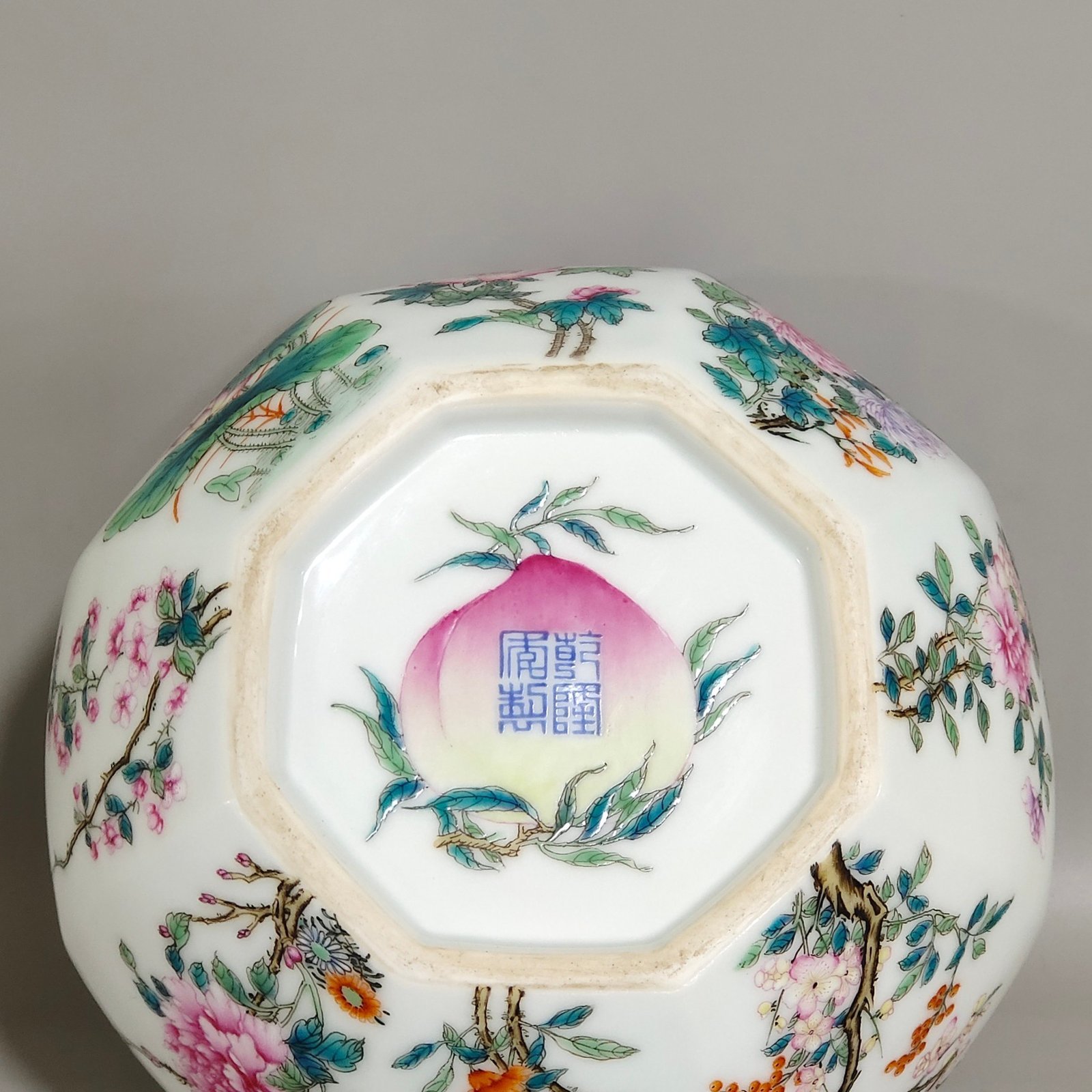 Qing Dynasty Qianlong Peach Bottom floral Bafang Go jar