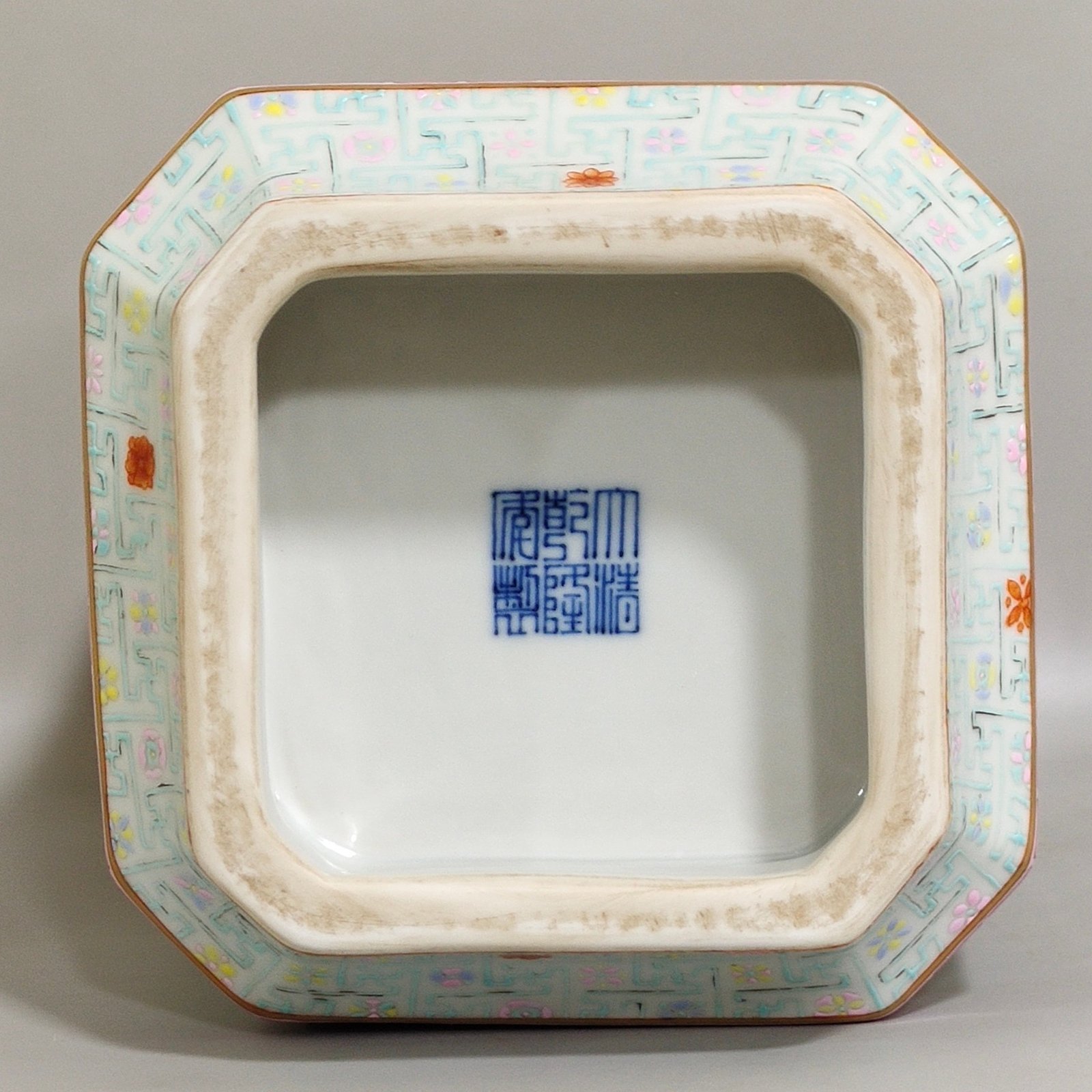 Qing Dynasty Qianlong swastika pattern octagonal vase with windows