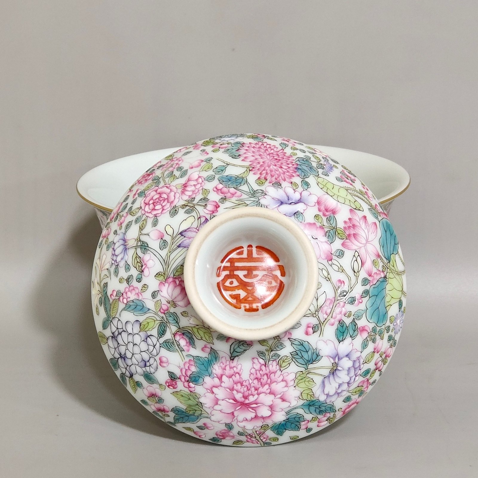 Qing Dynasty Qianlong Ten Thousand Flowers Presenting Rui Bowl