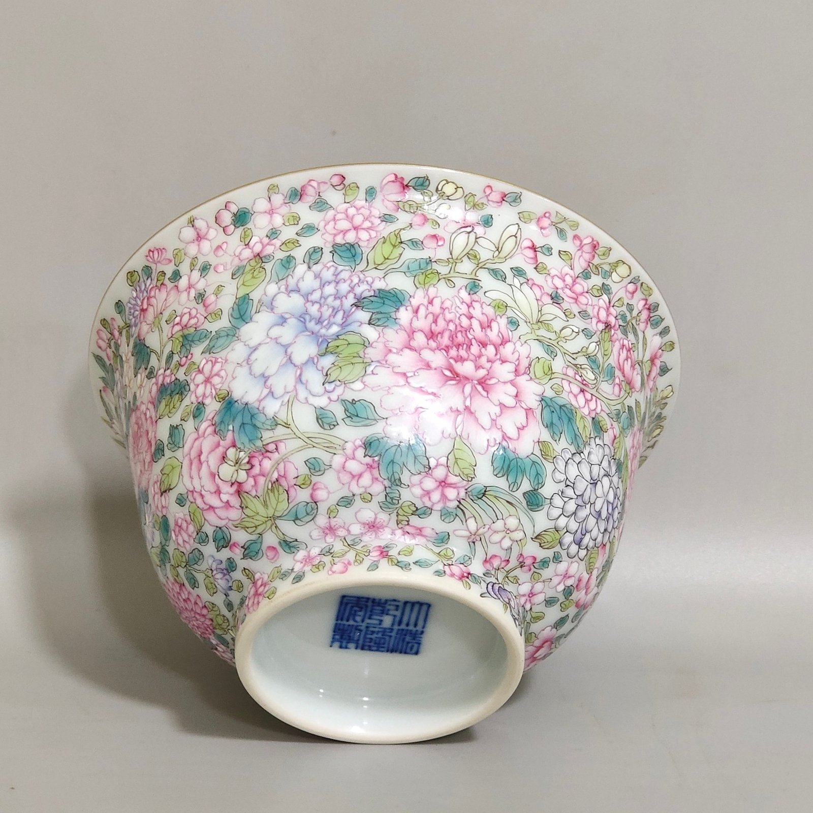 Qing Dynasty Qianlong Ten Thousand Flowers Presenting Rui Bowl