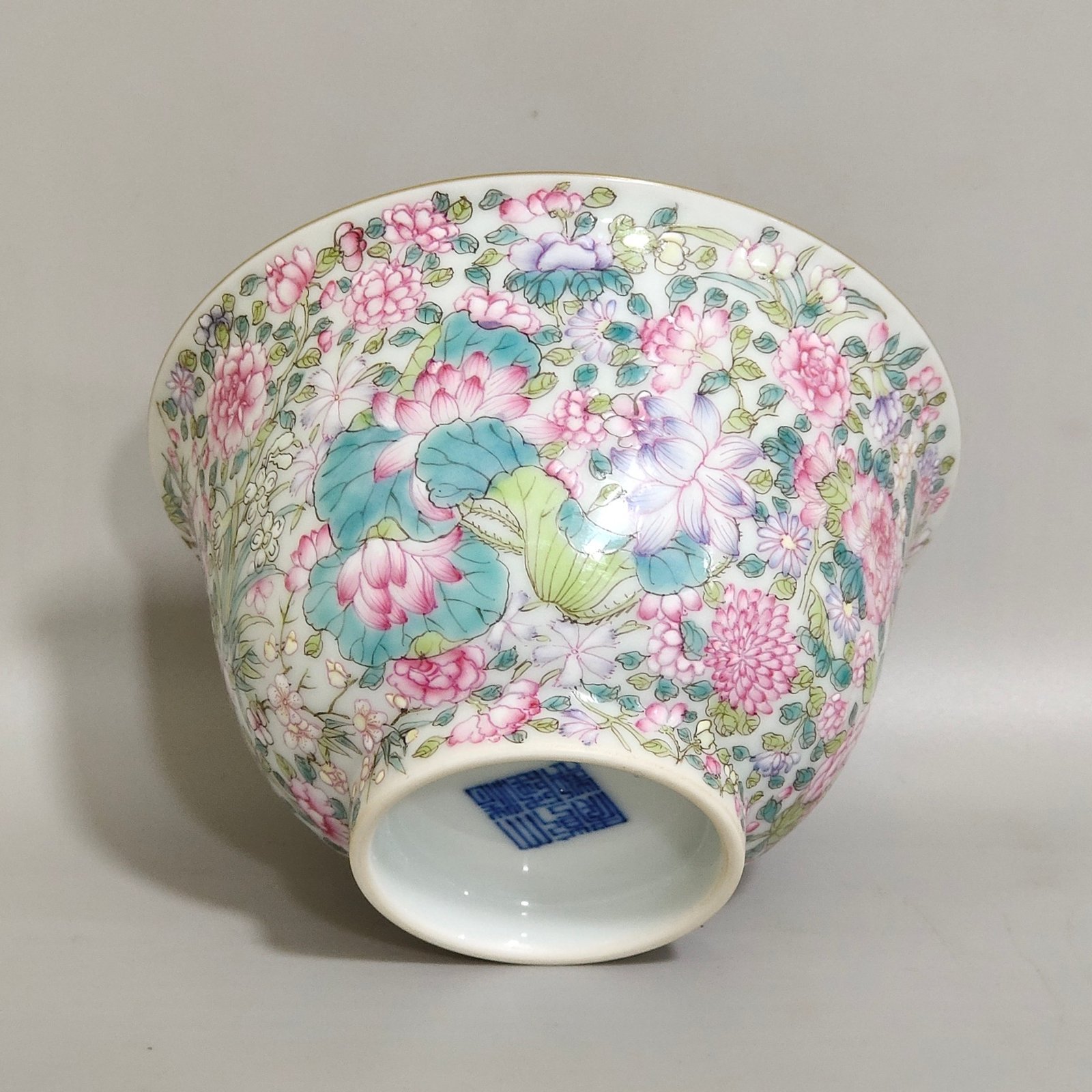 Qing Dynasty Qianlong Ten Thousand Flowers Presenting Rui Bowl