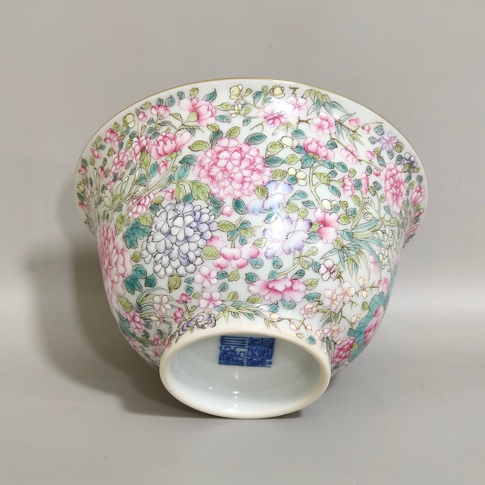 Qing Dynasty Qianlong Ten Thousand Flowers Presenting Rui Bowl