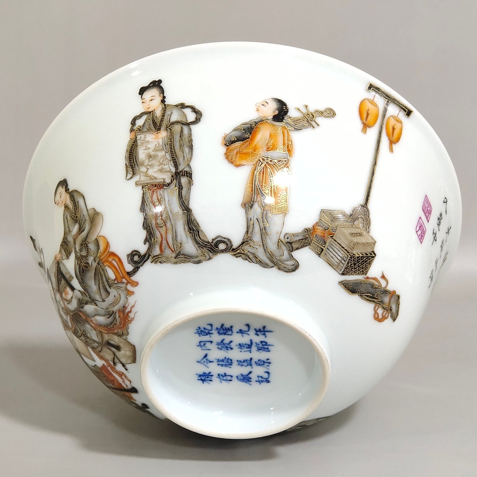 Qing Dynasty Qianlong ink and gold embroidered characters and stories on the poem bowl