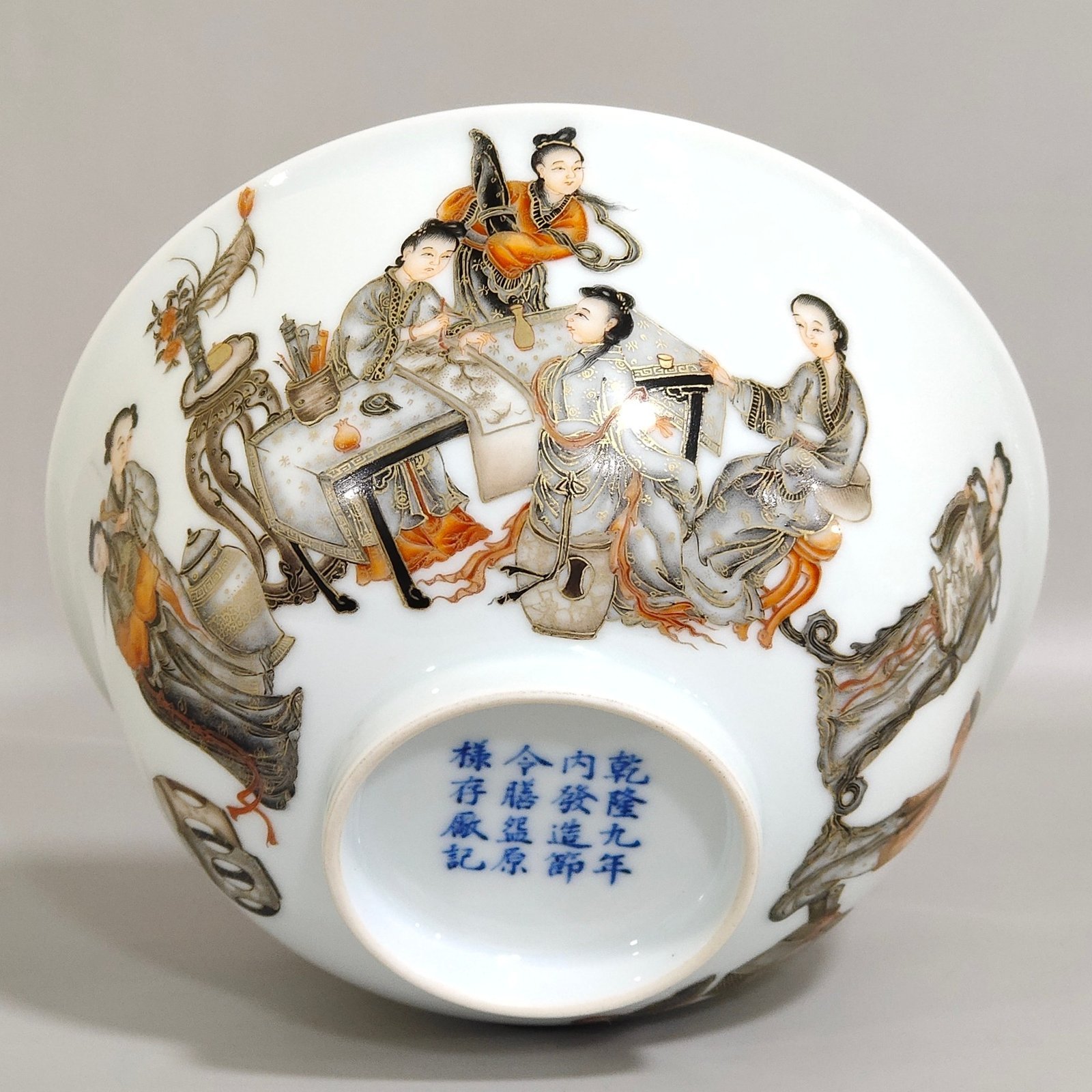 Qing Dynasty Qianlong ink and gold embroidered characters and stories on the poem bowl