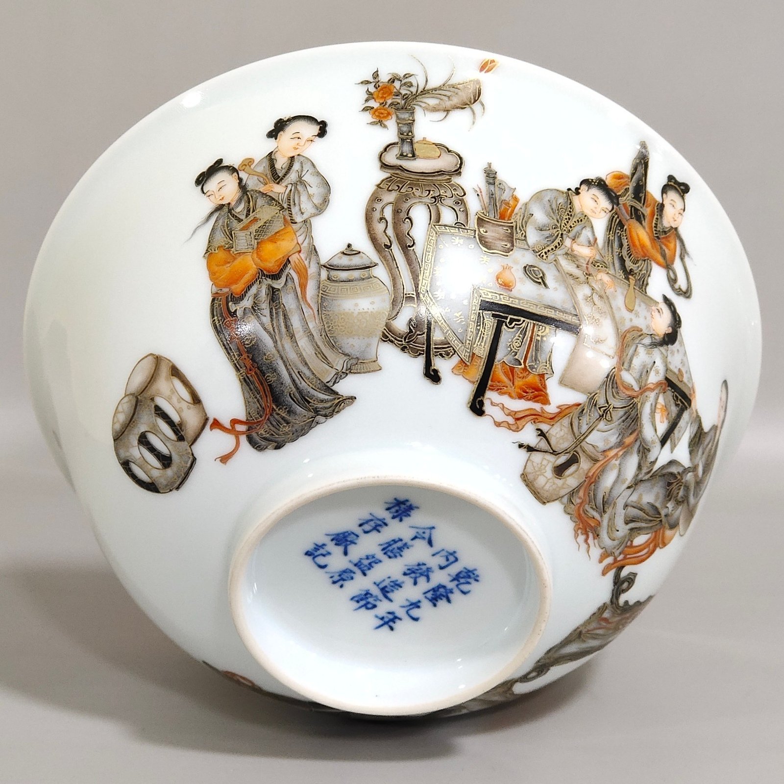 Qing Dynasty Qianlong ink and gold embroidered characters and stories on the poem bowl
