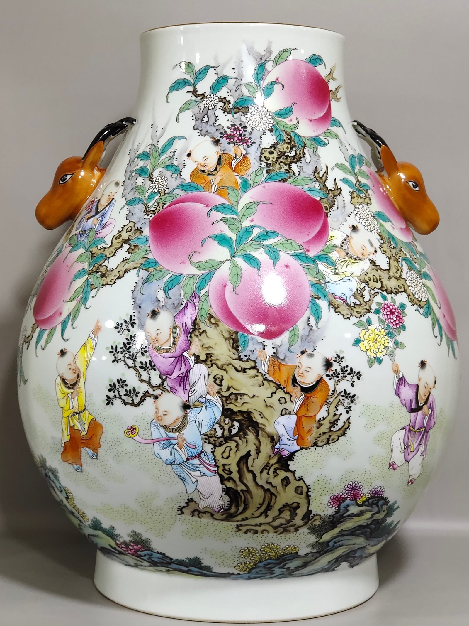 Qing Dynasty Qianlong Nine Peach Nine Boys Nine Sons Flat Peach Deer Head Zun
