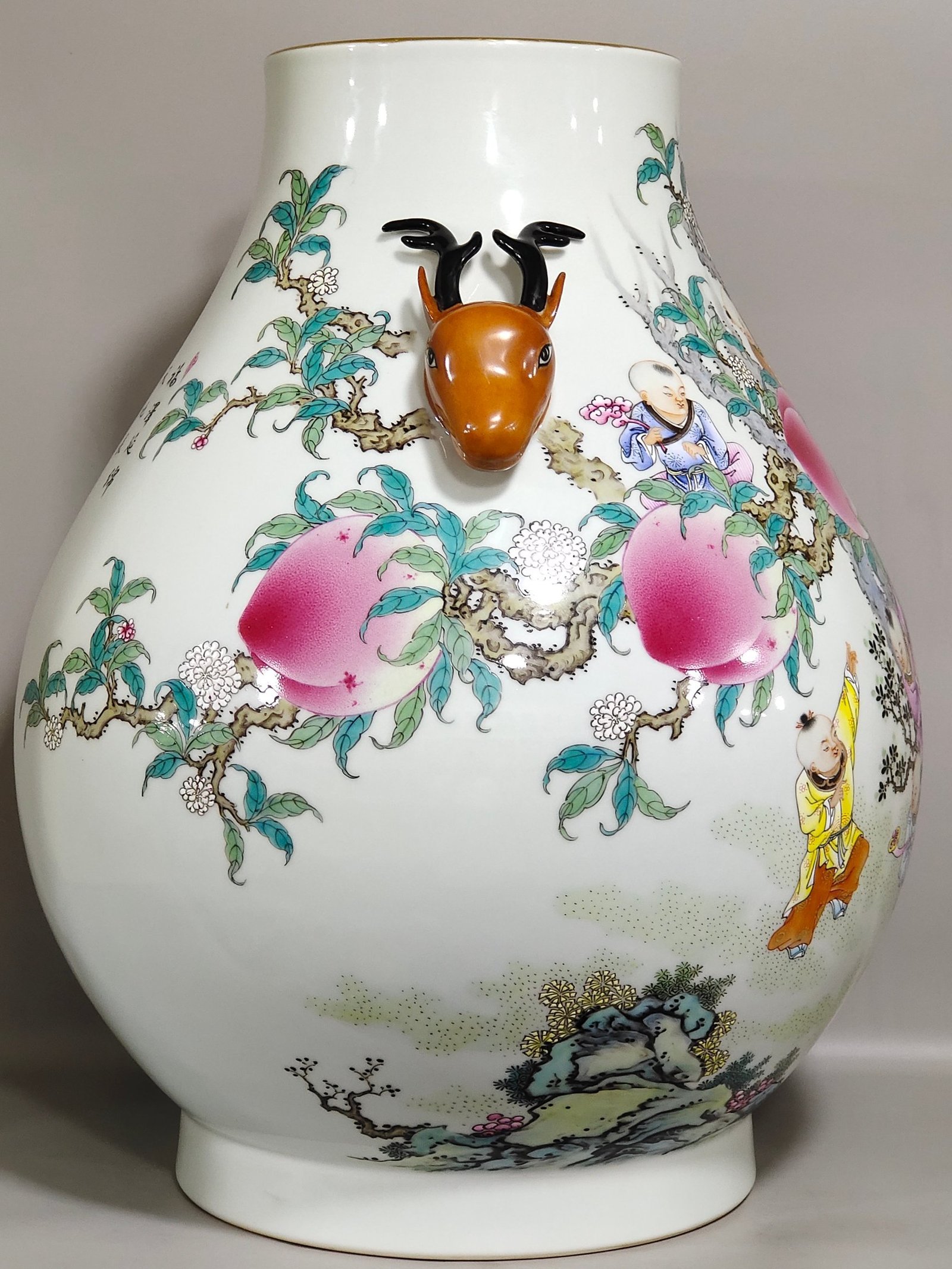 Qing Dynasty Qianlong Nine Peach Nine Boys Nine Sons Flat Peach Deer Head Zun