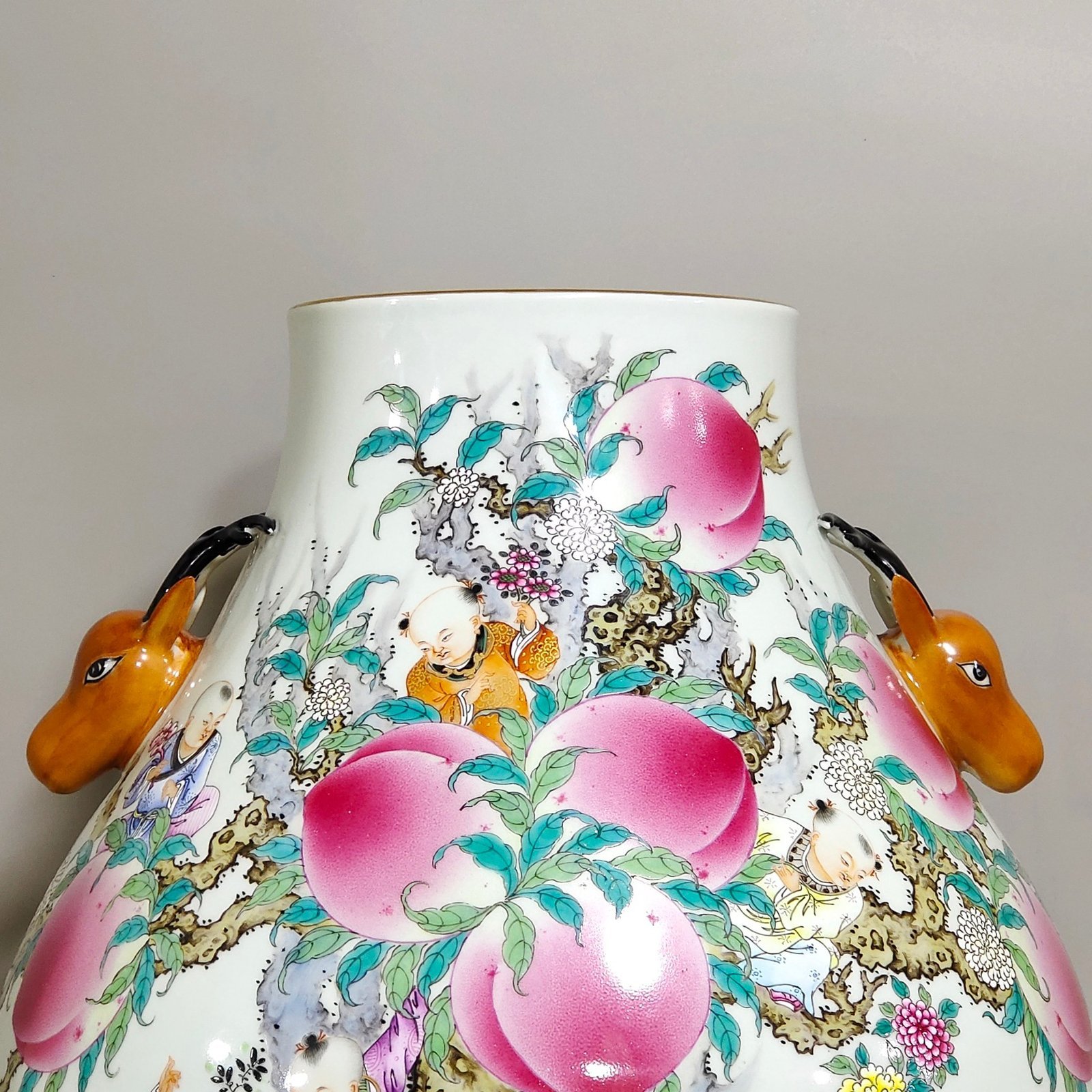 Qing Dynasty Qianlong Nine Peach Nine Boys Nine Sons Flat Peach Deer Head Zun