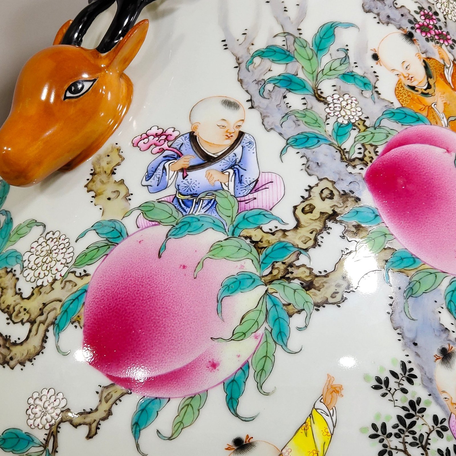 Qing Dynasty Qianlong Nine Peach Nine Boys Nine Sons Flat Peach Deer Head Zun