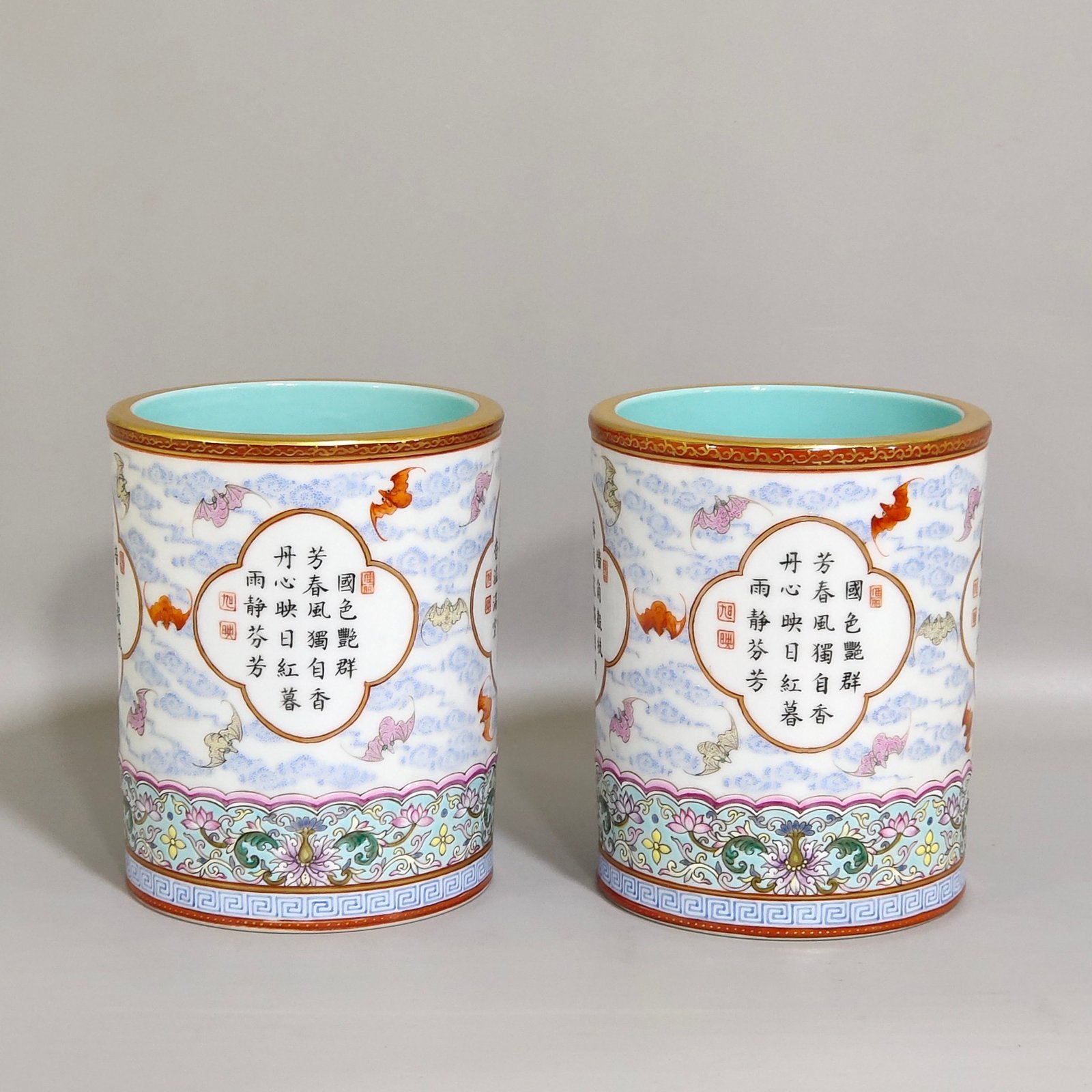 Qing Dynasty Qianlong Yunfu opened the window and wrote poems on the cylinder