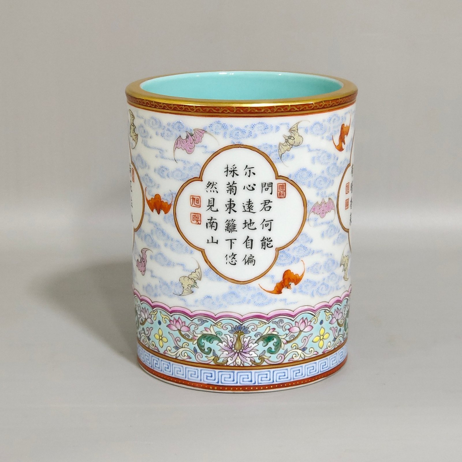 Qing Dynasty Qianlong Yunfu opened the window and wrote poems on the cylinder